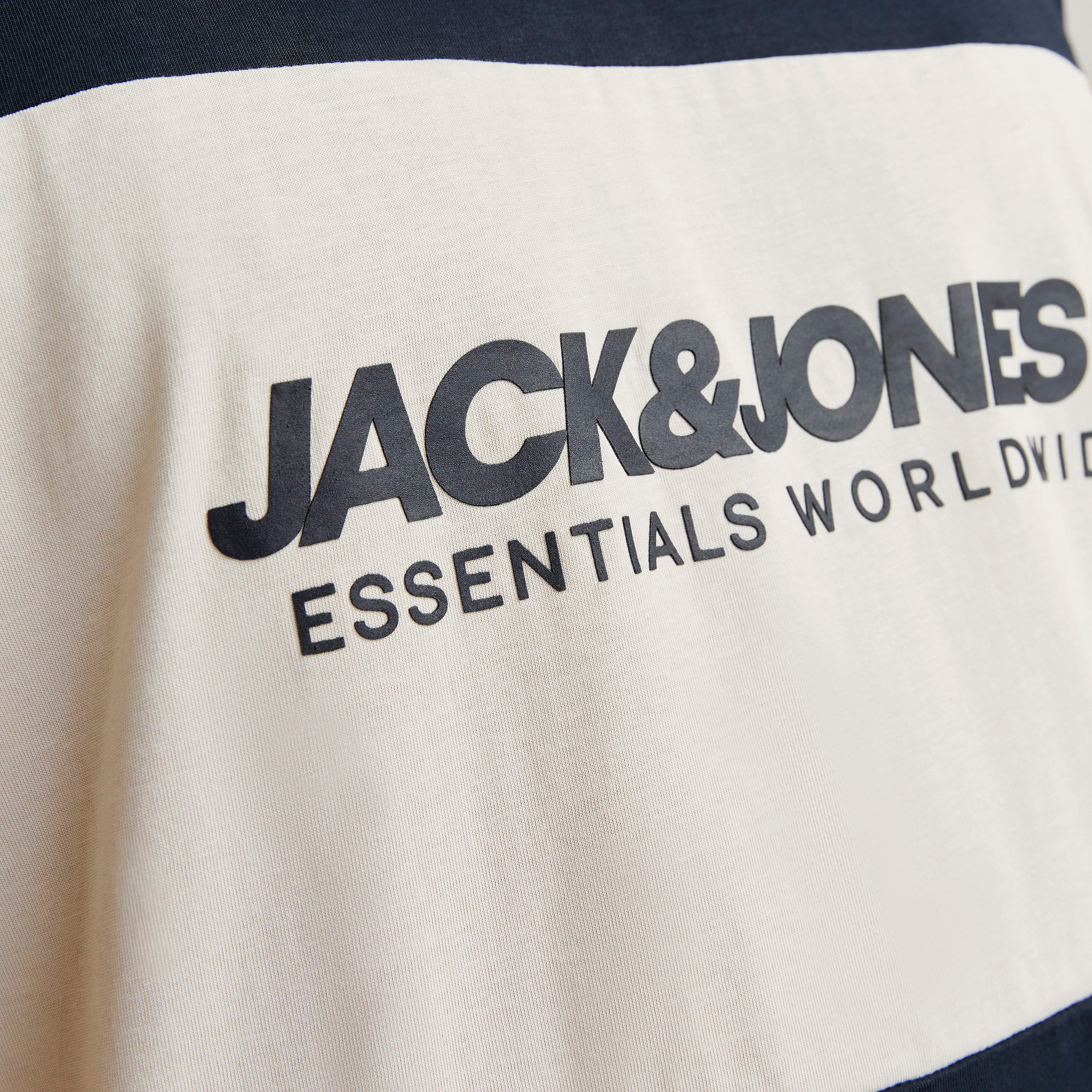 تي شيرت رجالي بأكمام قصيرة وياقة دائرية وشعار جاك آند جونز-men-clothing-tshirtsandpolos-tshirts-image-7