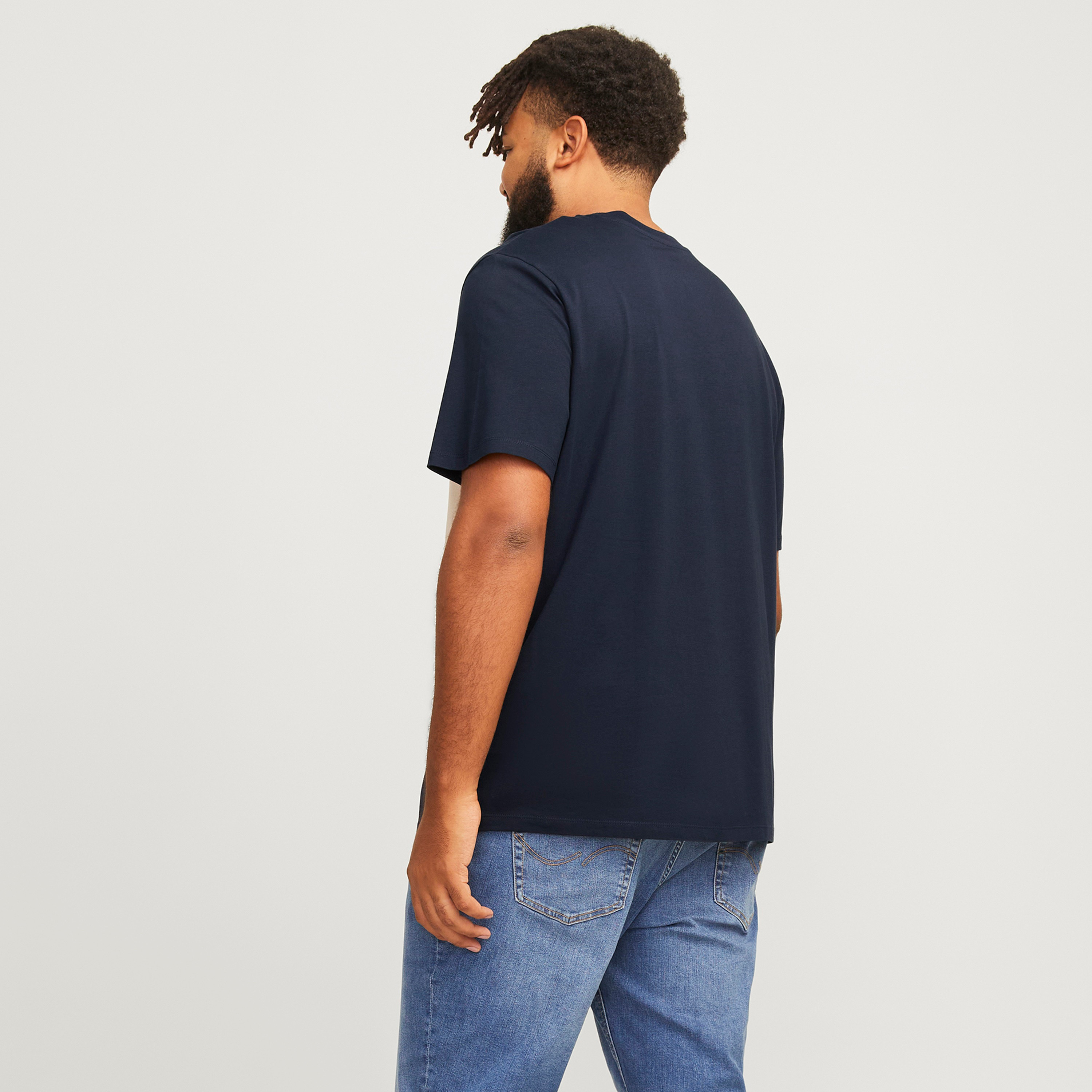 تي شيرت رجالي بأكمام قصيرة وياقة دائرية وشعار جاك آند جونز-men-clothing-tshirtsandpolos-tshirts-image-8
