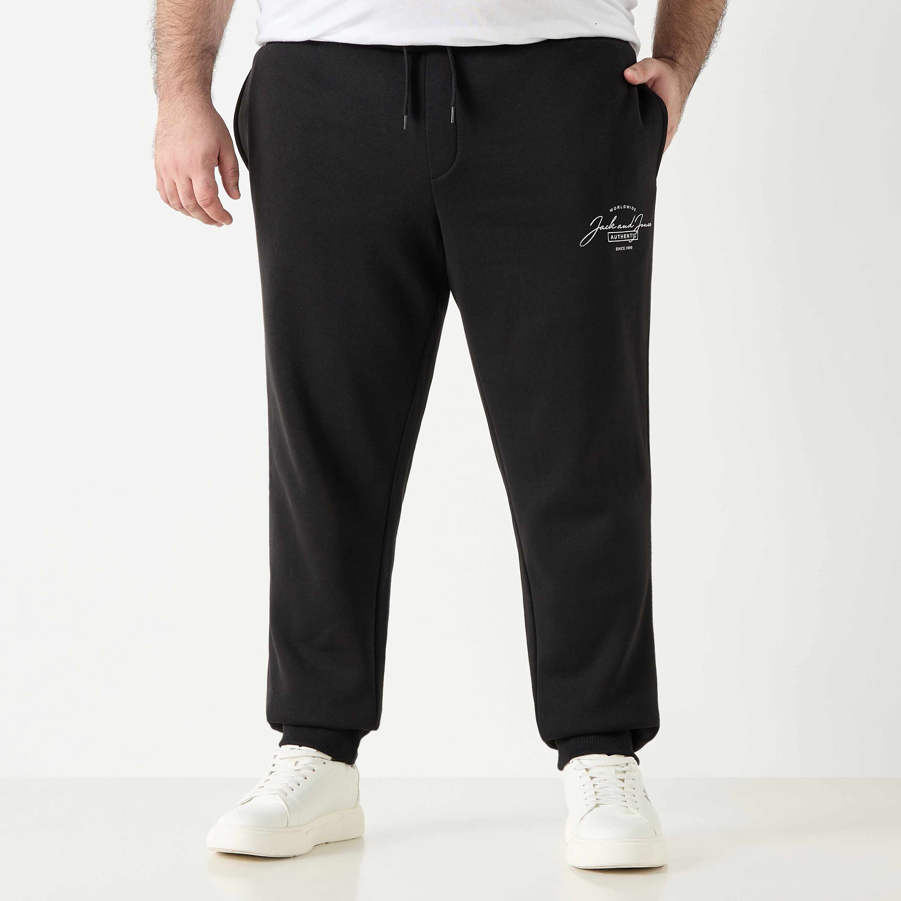 جوغرز بحزام خصر من جاك آند جونز سادة برباط ذو متوسط الارتفاع-men-clothing-bottoms-joggers-image-1