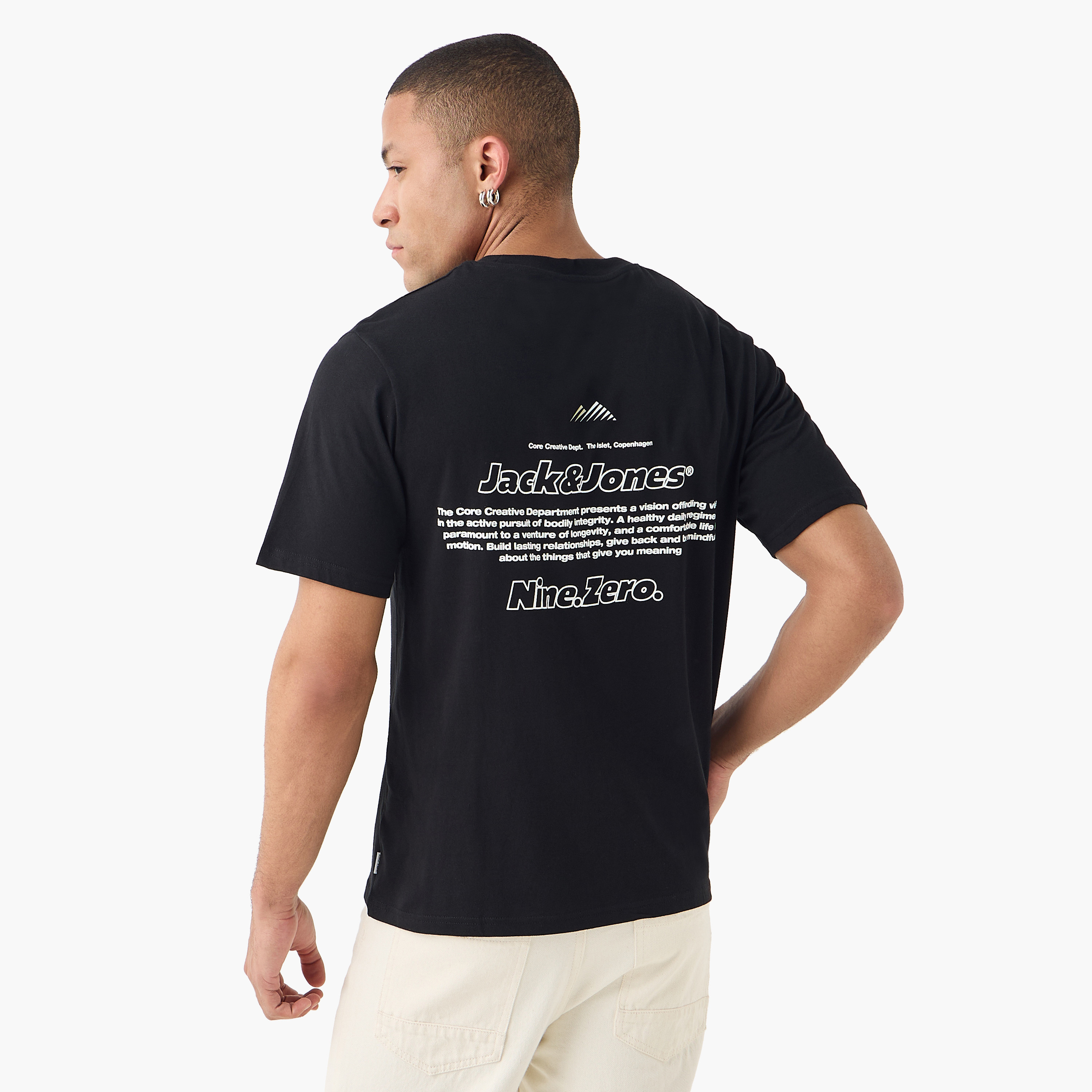 تي شيرت رجالي بأكمام قصيرة ورقبة دائرية وطبعة خطية من جاك اند جونز-men-clothing-tshirtsandpolos-tshirts-image-17