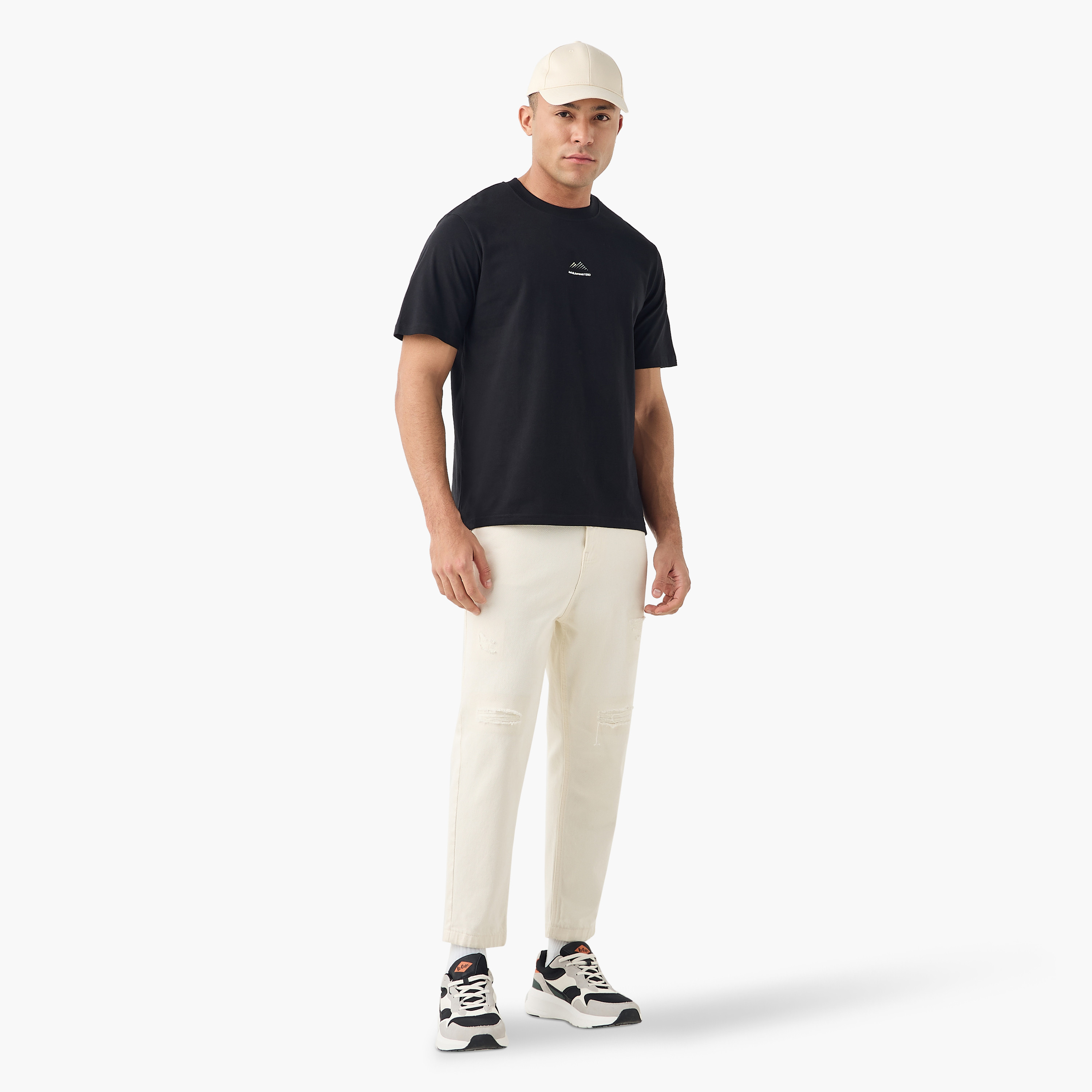 تي شيرت رجالي بأكمام قصيرة ورقبة دائرية وطبعة خطية من جاك اند جونز-men-clothing-tshirtsandpolos-tshirts-image-18