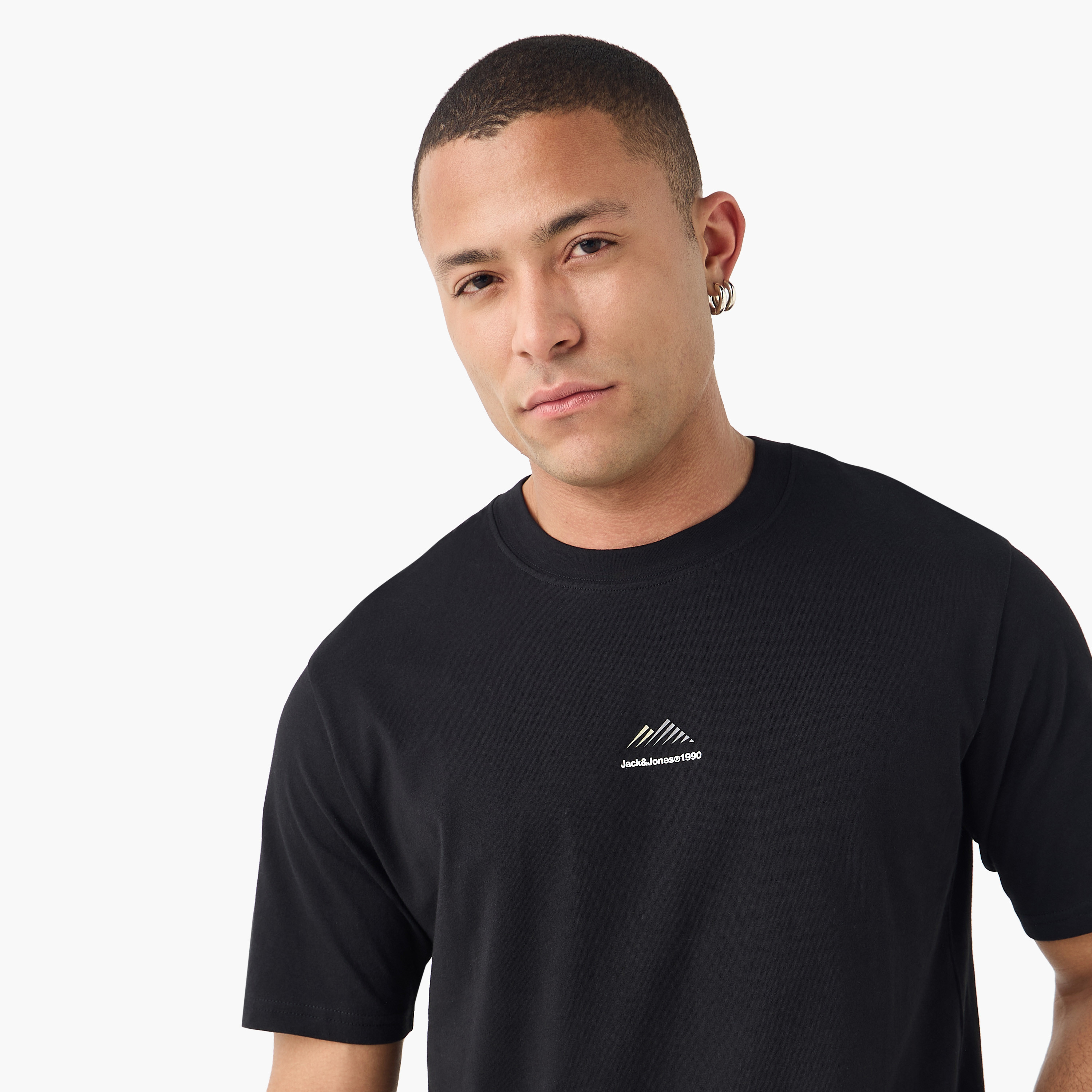 تي شيرت رجالي بأكمام قصيرة ورقبة دائرية وطبعة خطية من جاك اند جونز-men-clothing-tshirtsandpolos-tshirts-image-20