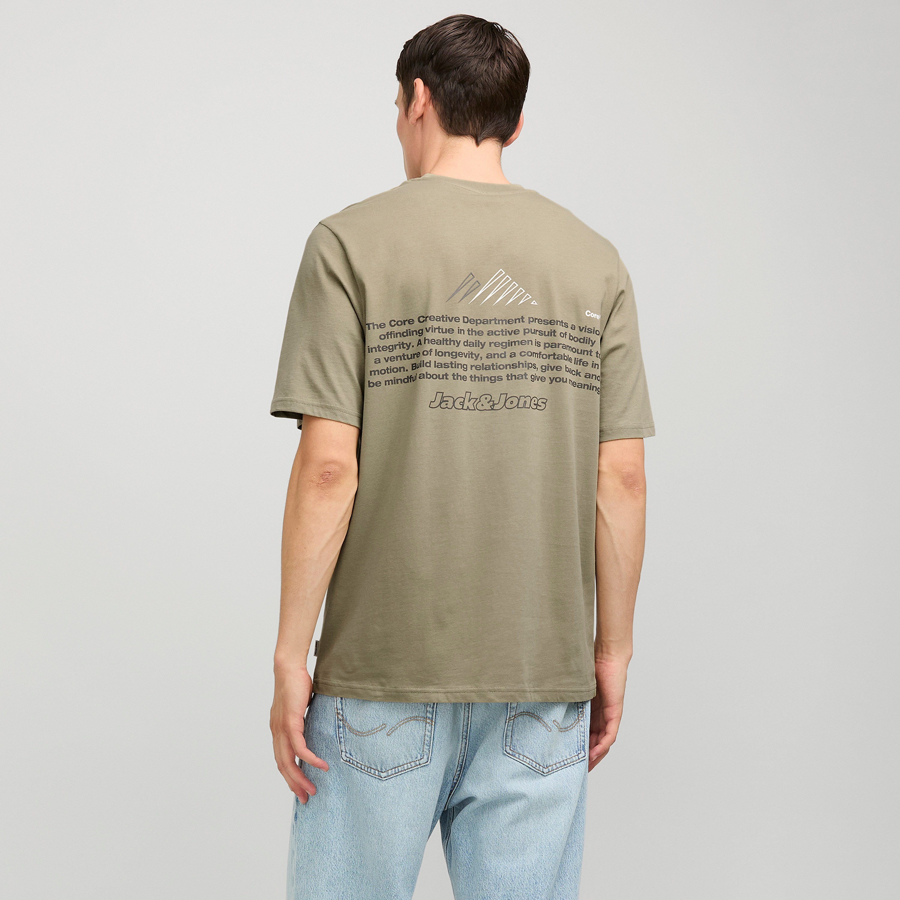 تي شيرت رجالي بأكمام قصيرة ورقبة دائرية وطبعة خطية من جاك اند جونز-men-clothing-tshirtsandpolos-tshirts-image-12