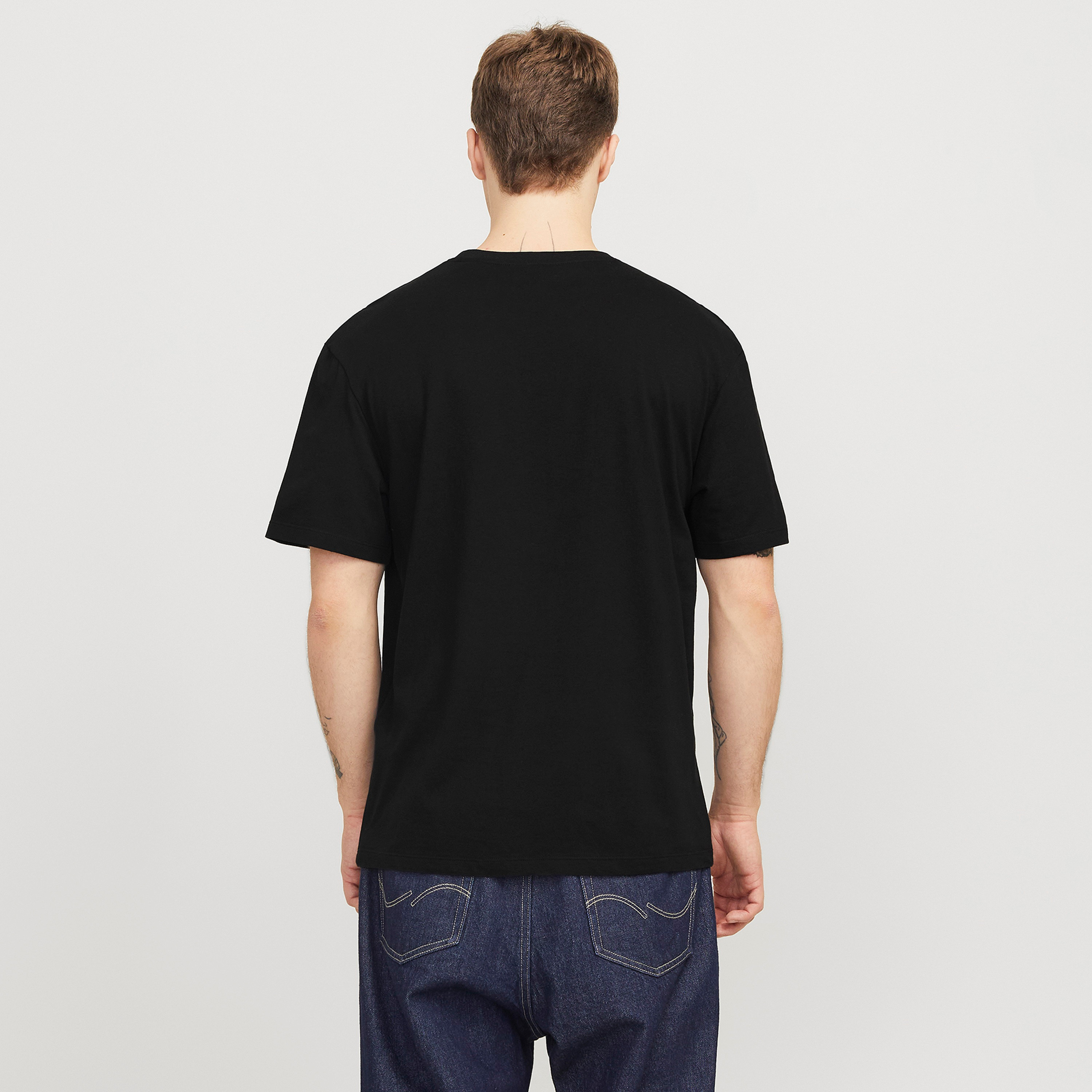 تي شيرت رجالي بأكمام قصيرة ورقبة دائرية وشعار من جاك اند جونز-men-clothing-tshirtsandpolos-tshirts-image-4