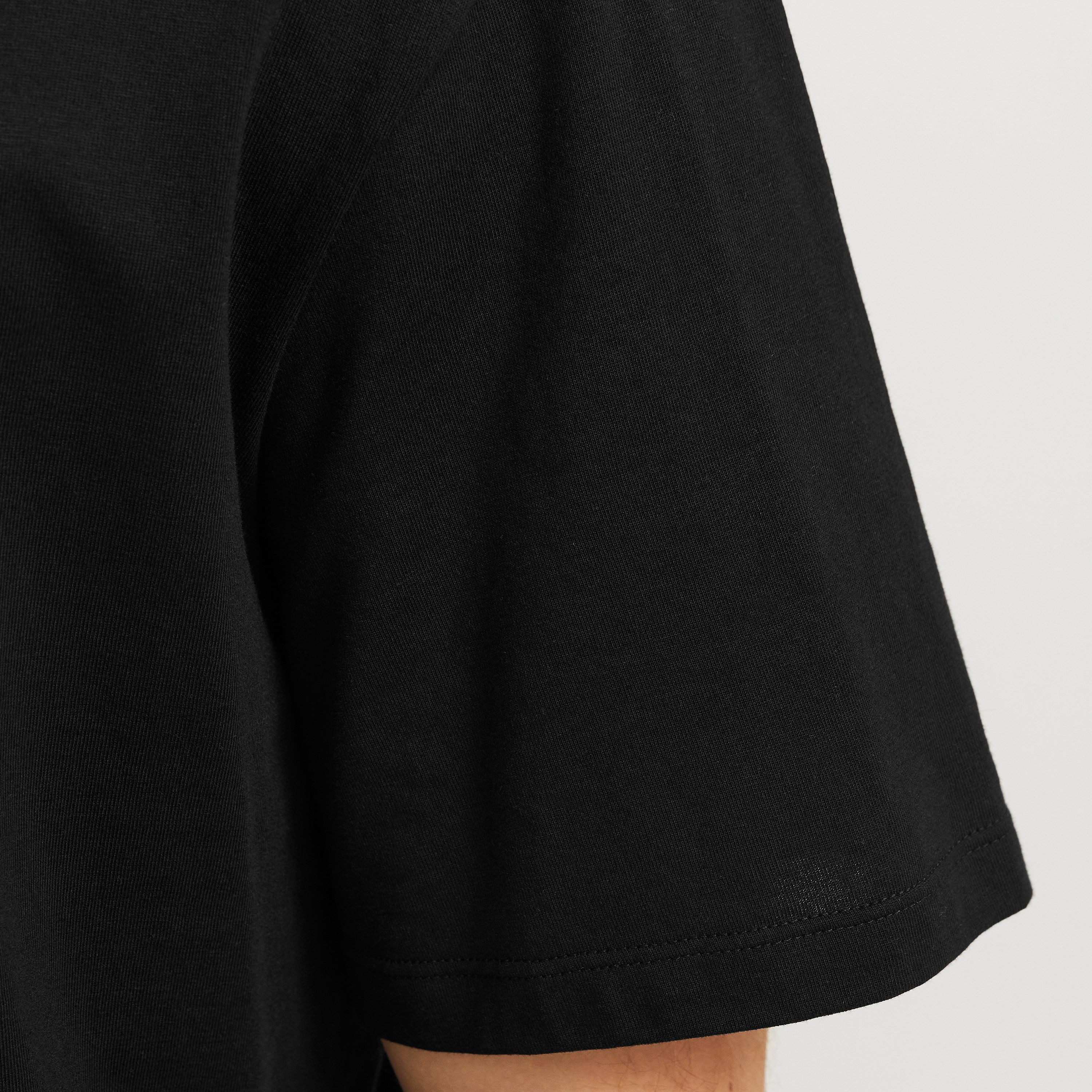 تي شيرت رجالي بأكمام قصيرة ورقبة دائرية وشعار من جاك اند جونز-men-clothing-tshirtsandpolos-tshirts-image-5