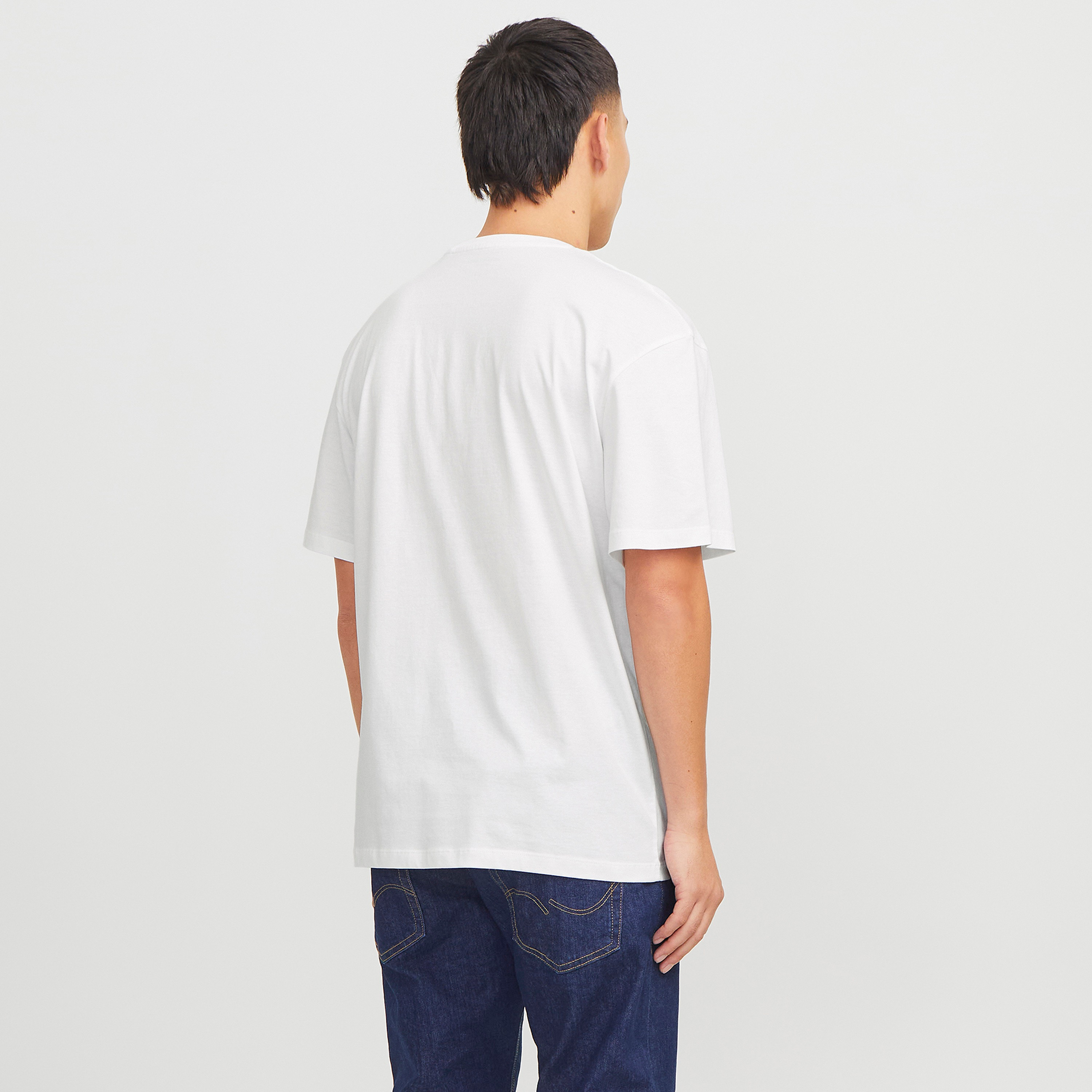 تي شيرت رجالي بأكمام قصيرة ورقبة دائرية وشعار من جاك اند جونز-men-clothing-tshirtsandpolos-tshirts-image-11