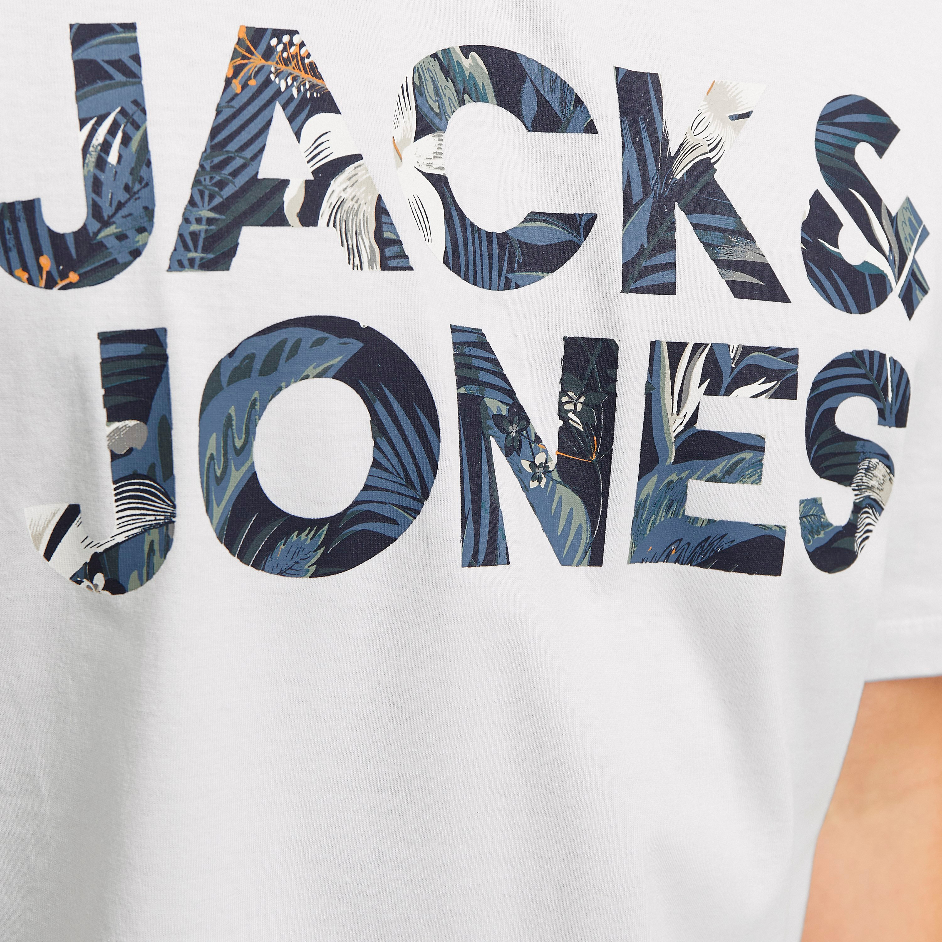 تي شيرت رجالي بأكمام قصيرة ورقبة دائرية وشعار من جاك اند جونز-men-clothing-tshirtsandpolos-tshirts-image-12