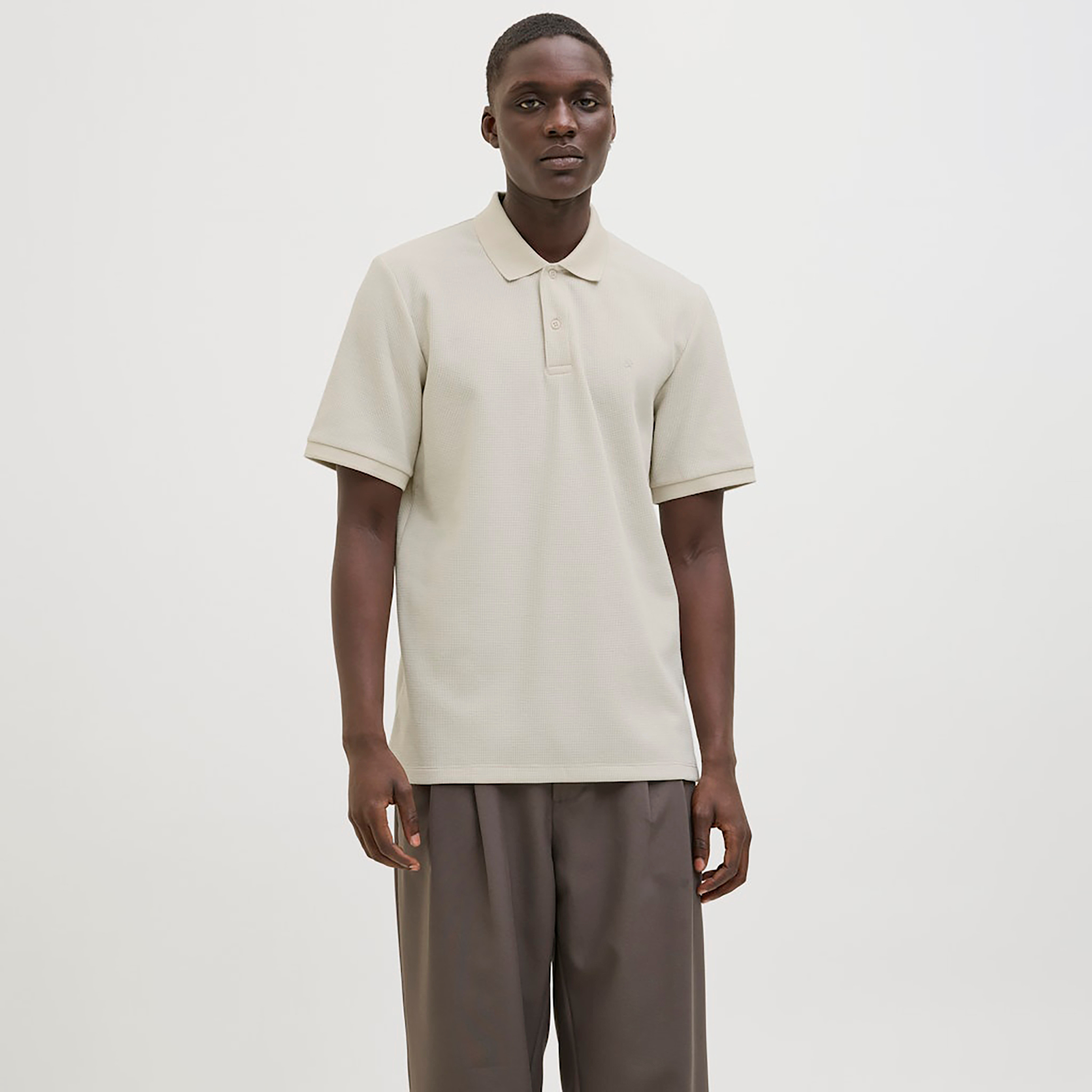 تي شيرت بولو رجالي سادة بياقة وأكمام قصيرة من جاك اند جونز-men-clothing-tshirtsandpolos-polos-image-7