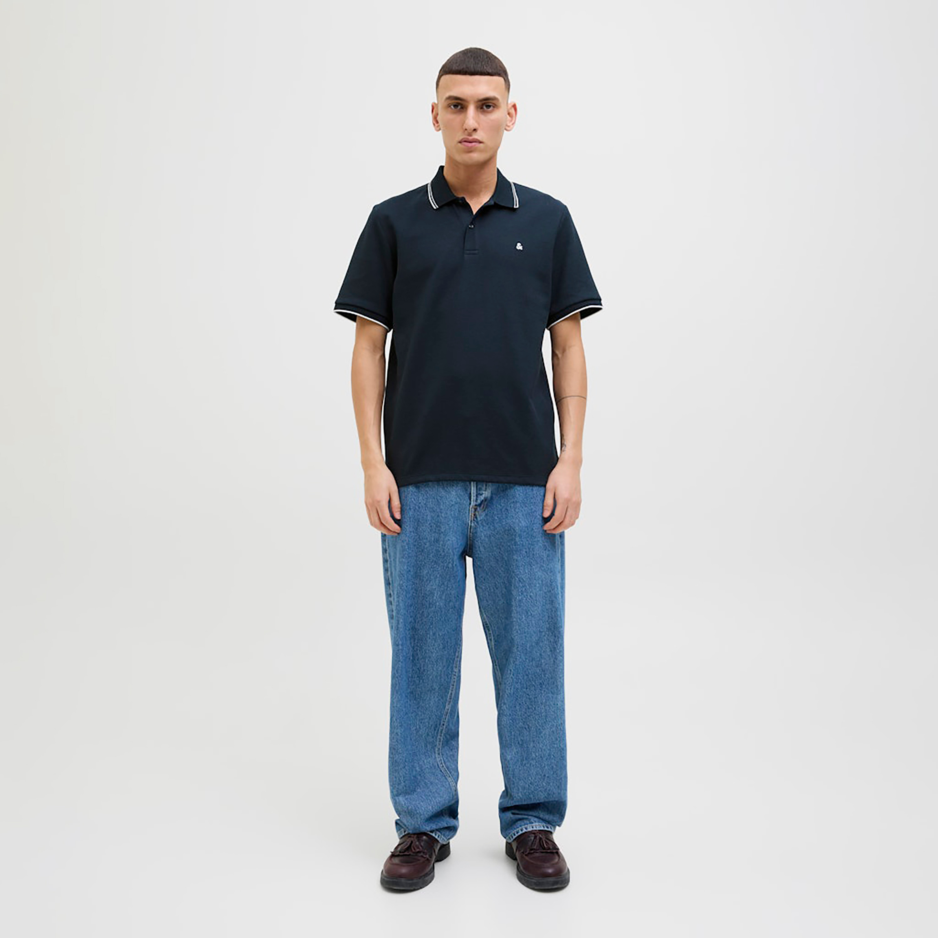 تي شيرت بولو رجالي سادة بياقة وأكمام قصيرة من جاك اند جونز-men-clothing-tshirtsandpolos-polos-image-22