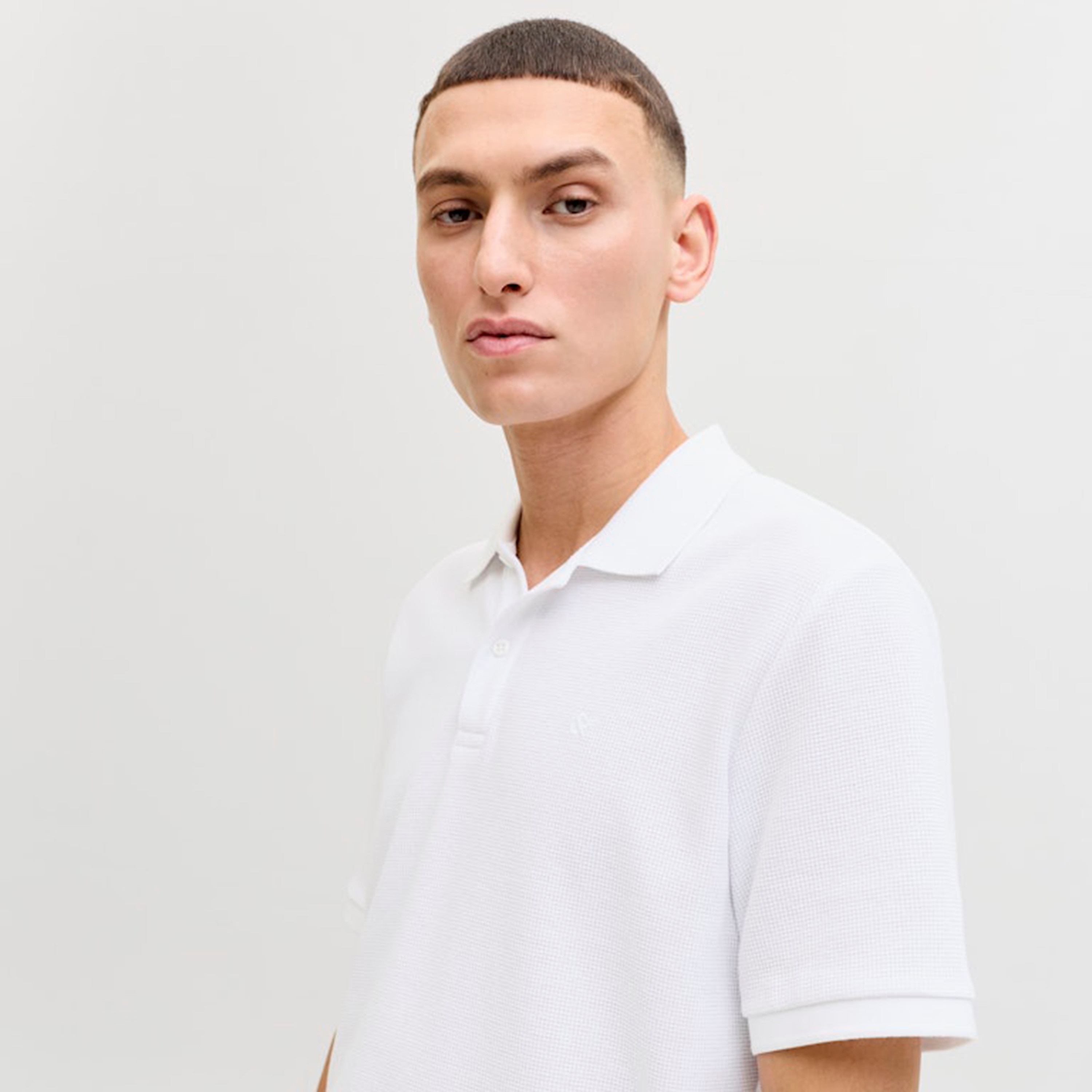 تي شيرت بولو رجالي سادة بياقة وأكمام قصيرة من جاك اند جونز-men-clothing-tshirtsandpolos-polos-image-16
