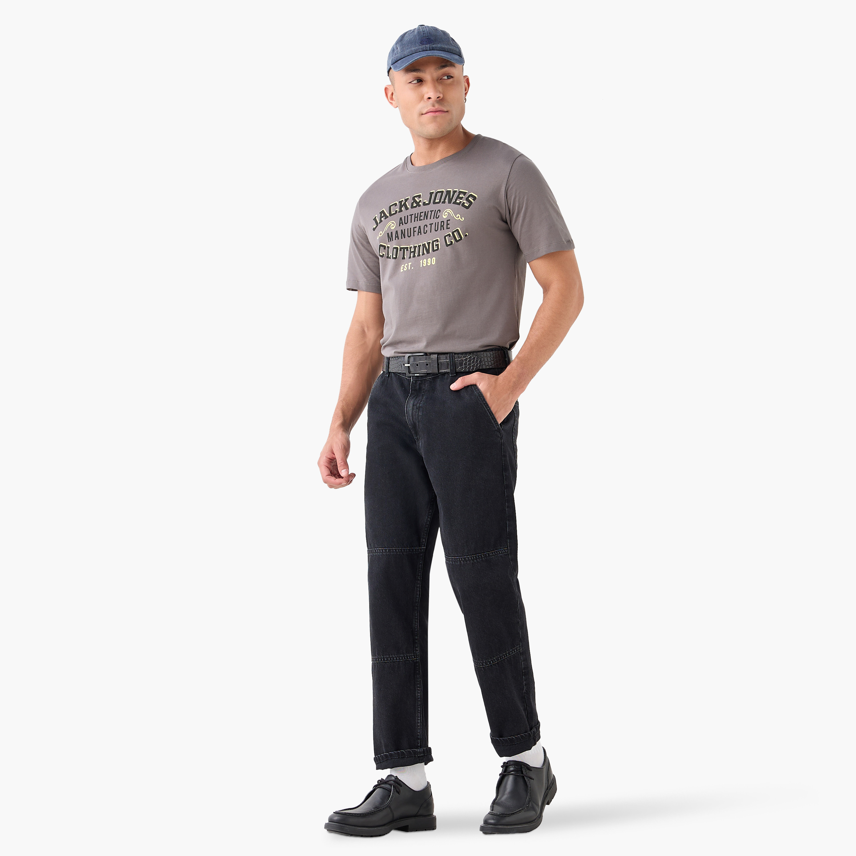 تي شيرت رجالي بأكمام قصيرة ورقبة دائرية وشعار من جاك اند جونز-men-clothing-tshirtsandpolos-tshirts-image-2