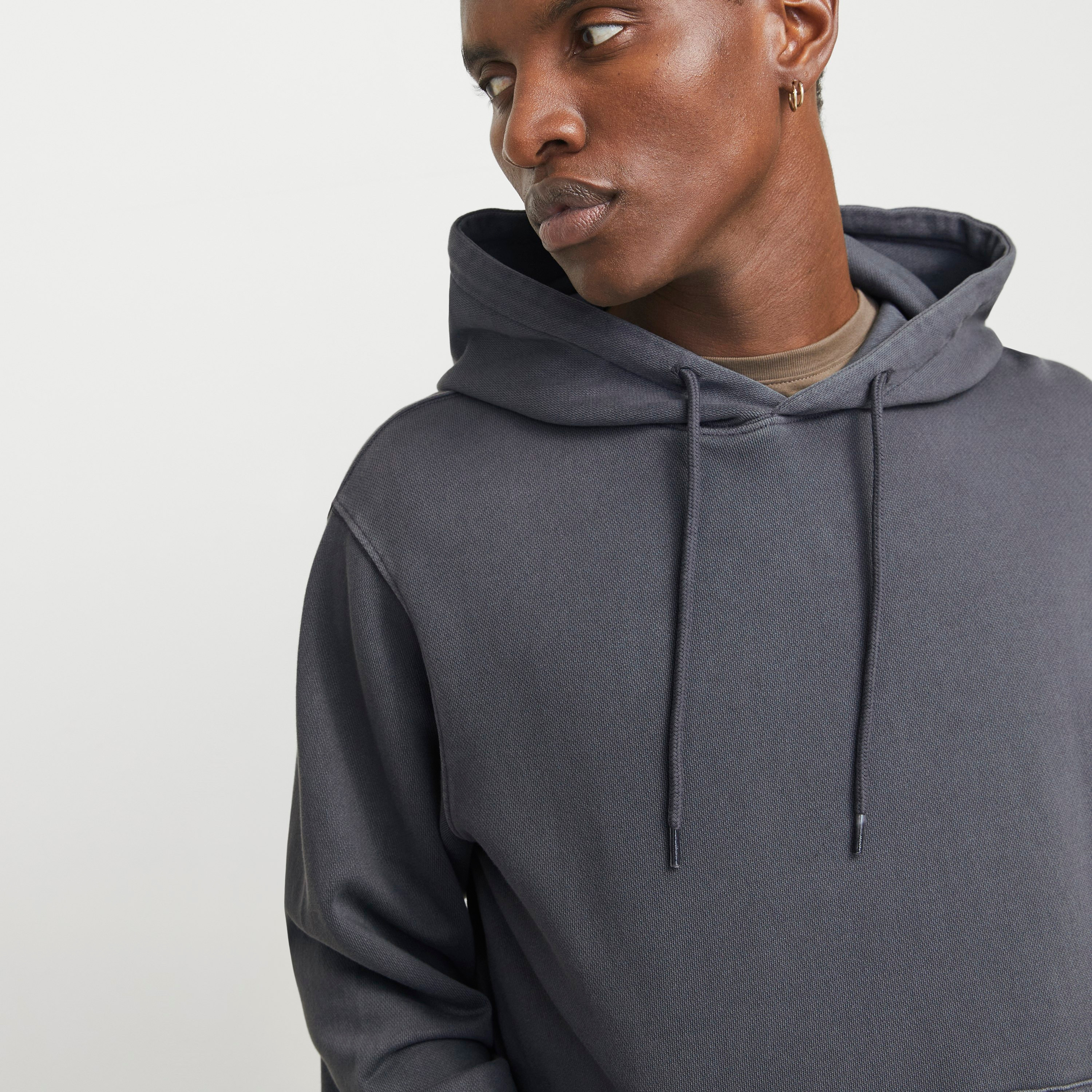 كنزة صوفية رجالية سادة بقلنسوة وأكمام طويلة من جاك ان جونز-men-winterwear-hoodiesandsweatshirts-image-7