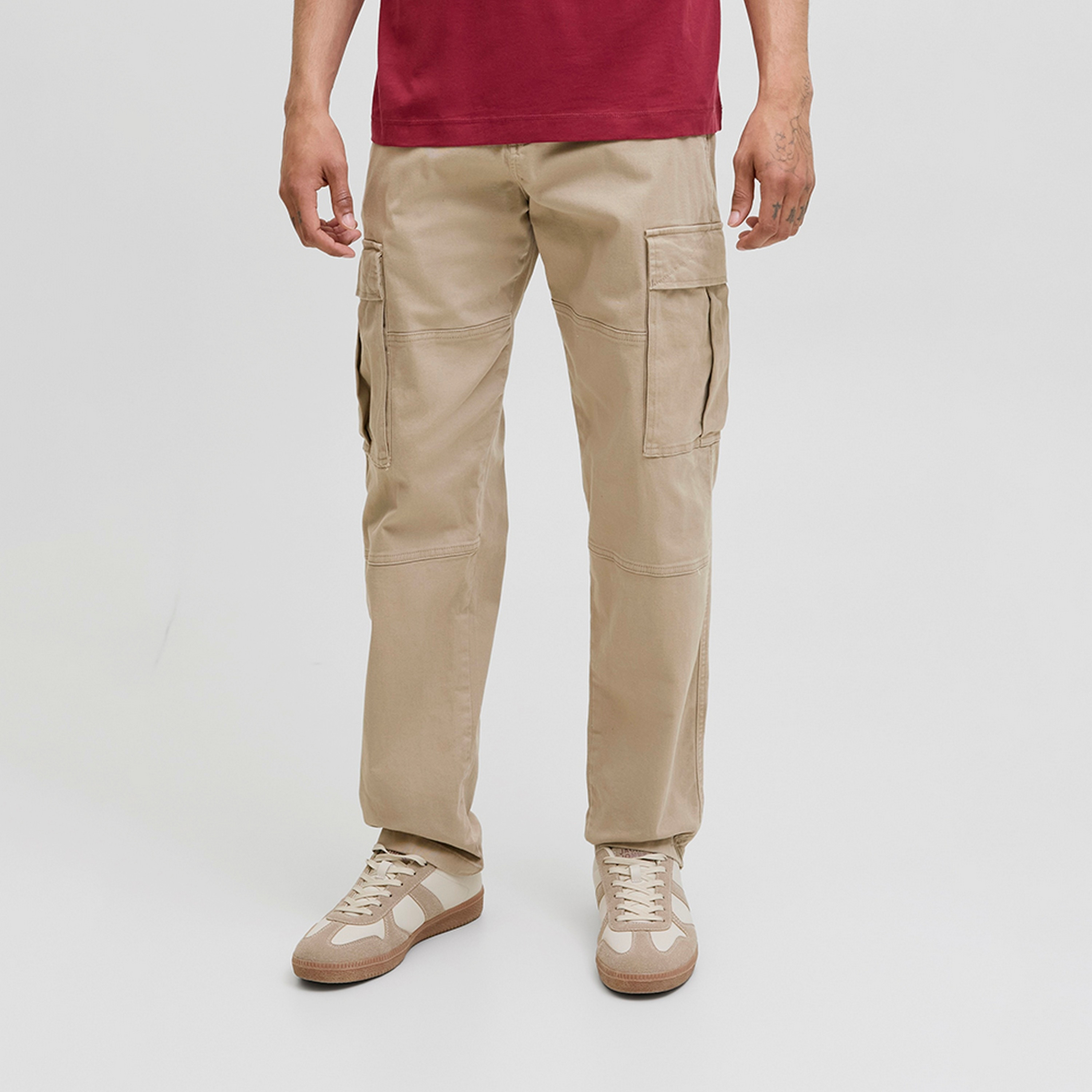 بناطيل كارجو رجالية سادة بخصر متوسط الارتفاع وزر وسحاب من جاك ان جونز-men-clothing-bottoms-trousersandchinos-trousers-image-7