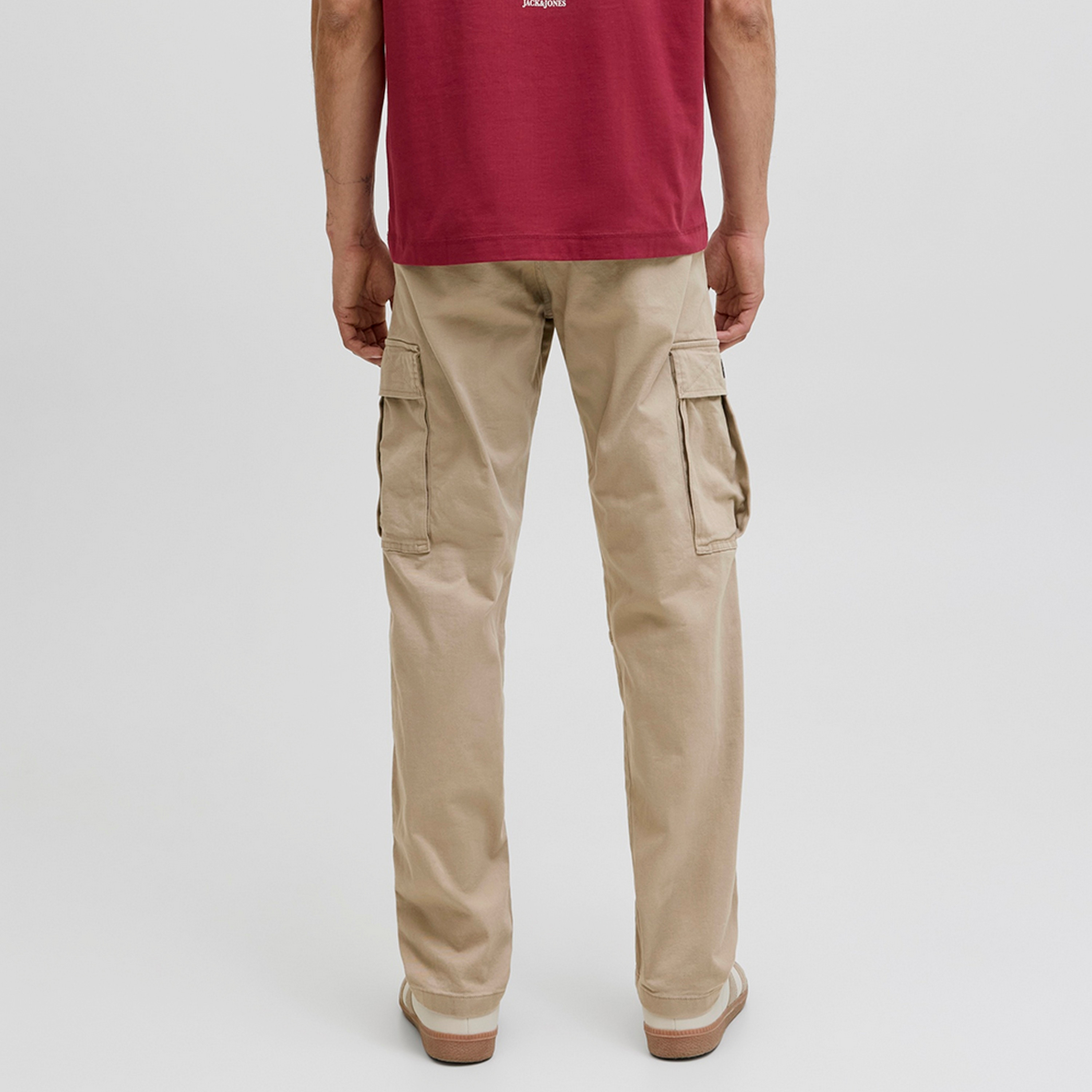 بناطيل كارجو رجالية سادة بخصر متوسط الارتفاع وزر وسحاب من جاك ان جونز-men-clothing-bottoms-trousersandchinos-trousers-image-10