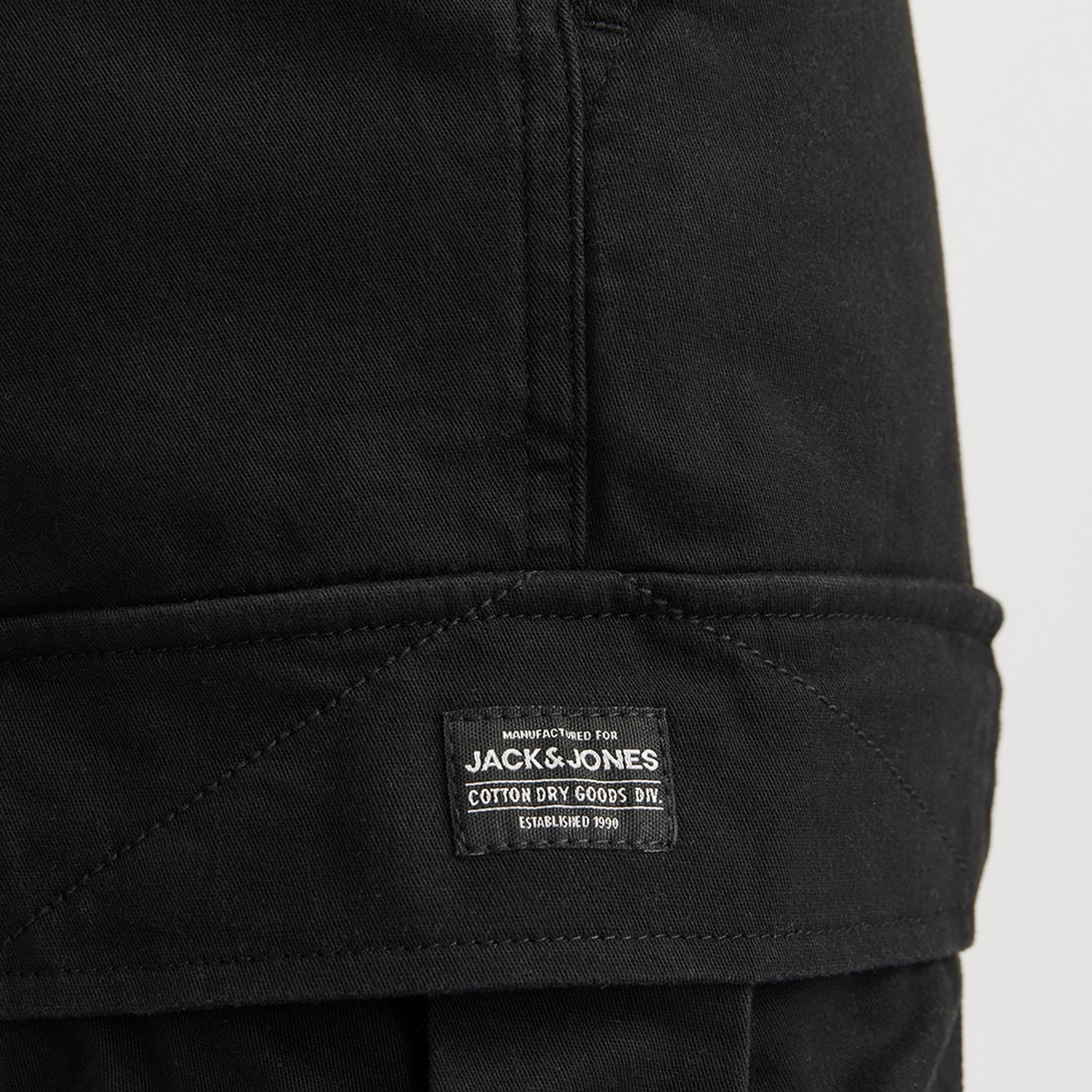 بناطيل كارجو رجالية سادة بخصر متوسط الارتفاع وزر وسحاب من جاك ان جونز-men-clothing-bottoms-trousersandchinos-trousers-image-3