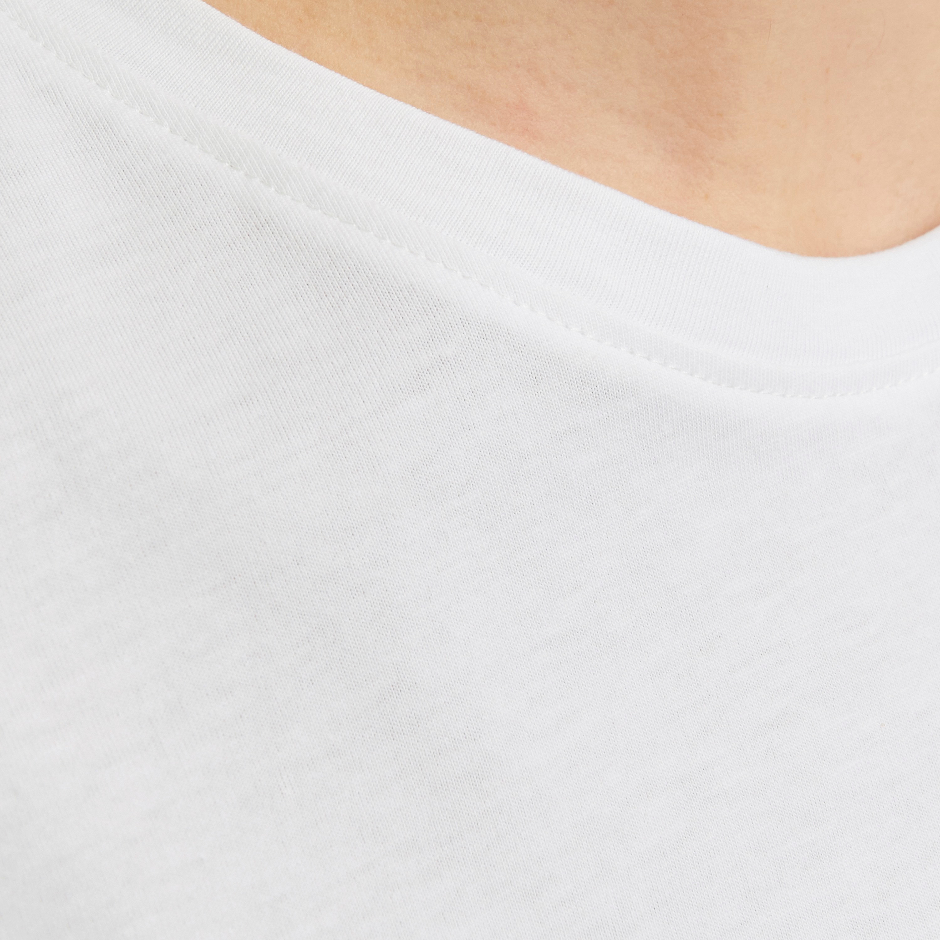 تي شيرت رجالي بأكمام قصيرة ورقبة دائرية وشعار من جاك اند جونز-men-clothing-tshirtsandpolos-tshirts-image-19