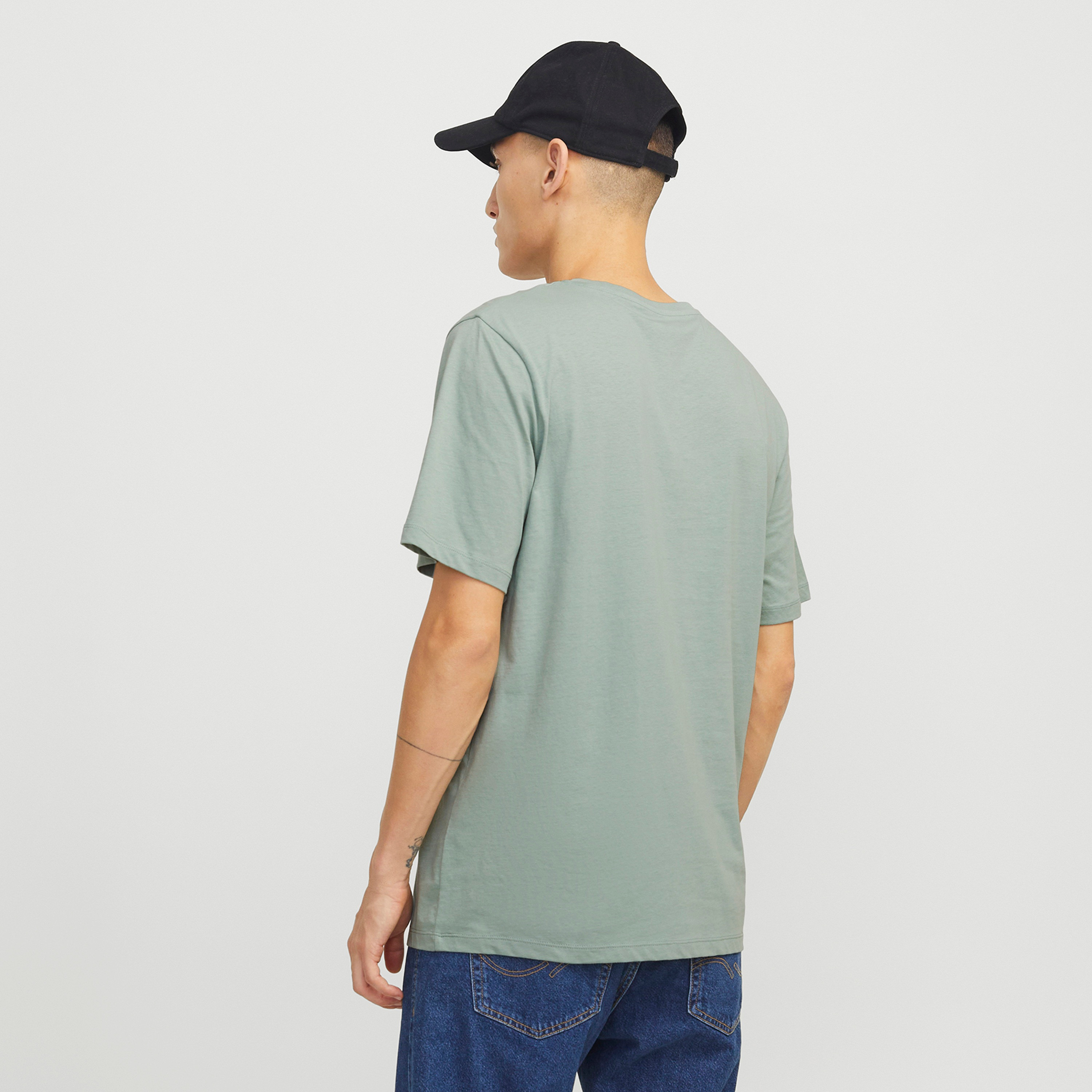 تي شيرت رجالي بأكمام قصيرة ورقبة دائرية وشعار من جاك اند جونز-men-clothing-tshirtsandpolos-tshirts-image-4
