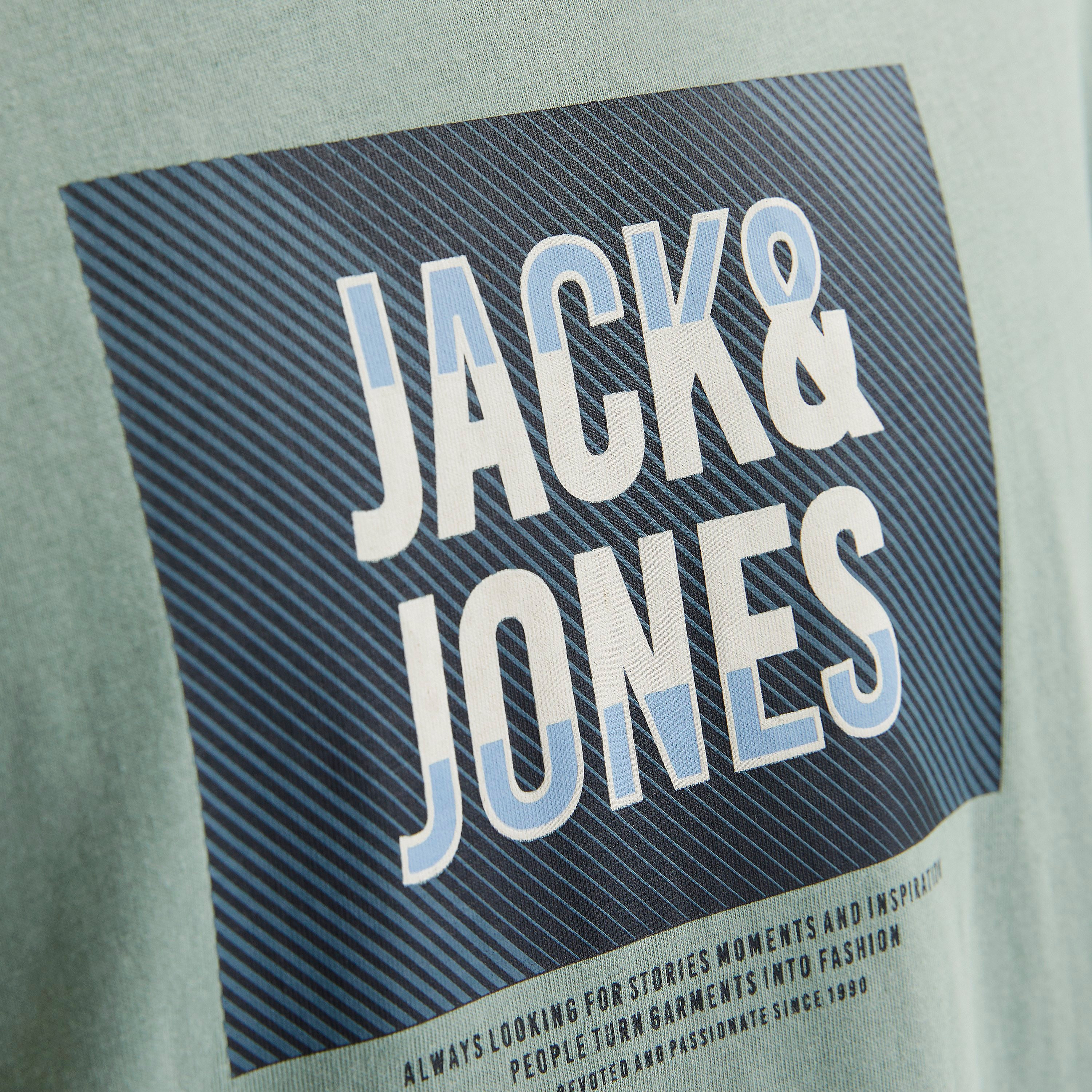 تي شيرت رجالي بأكمام قصيرة ورقبة دائرية وشعار من جاك اند جونز-men-clothing-tshirtsandpolos-tshirts-image-5