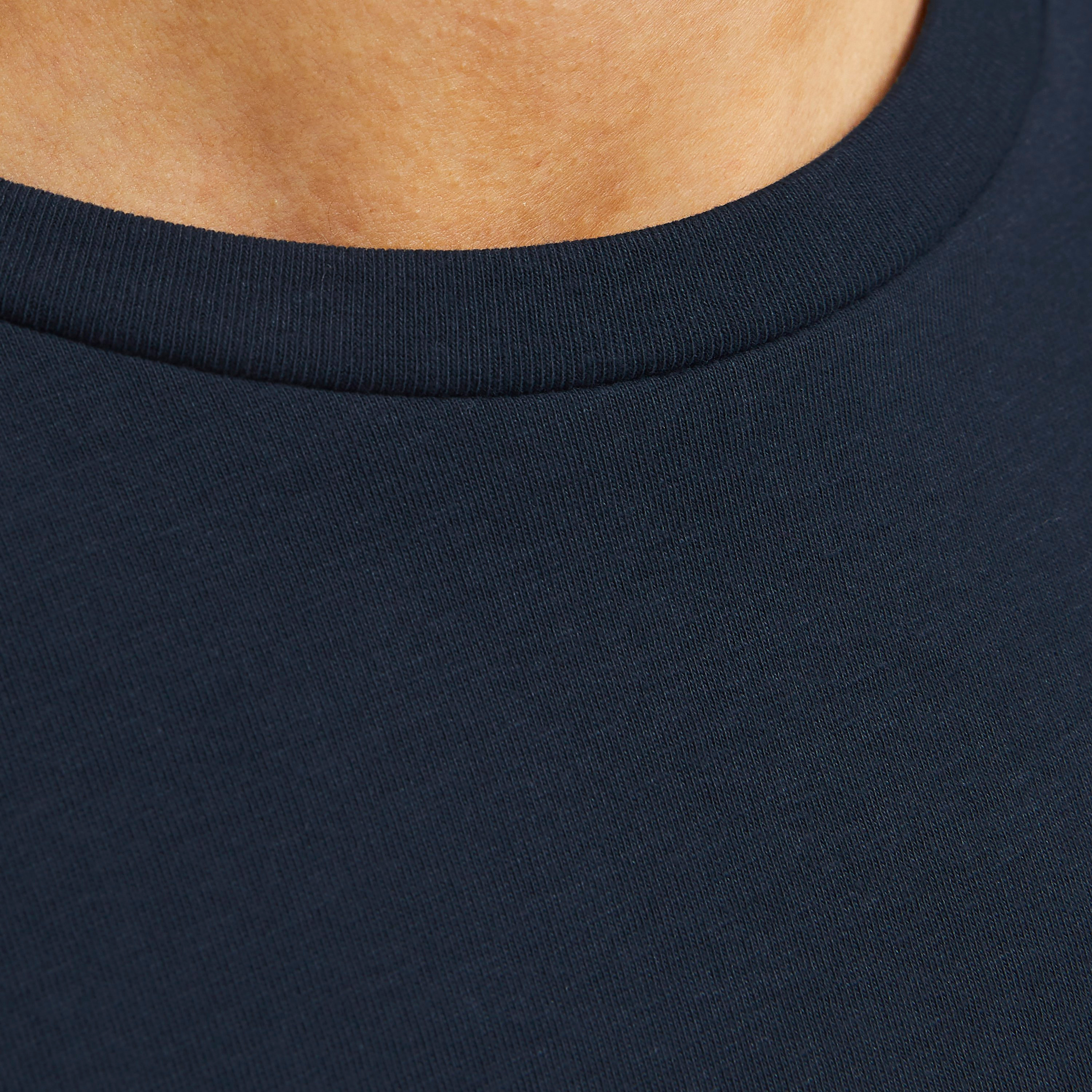 تي شيرت رجالي بأكمام قصيرة ورقبة دائرية وشعار من جاك اند جونز-men-clothing-tshirtsandpolos-tshirts-image-12