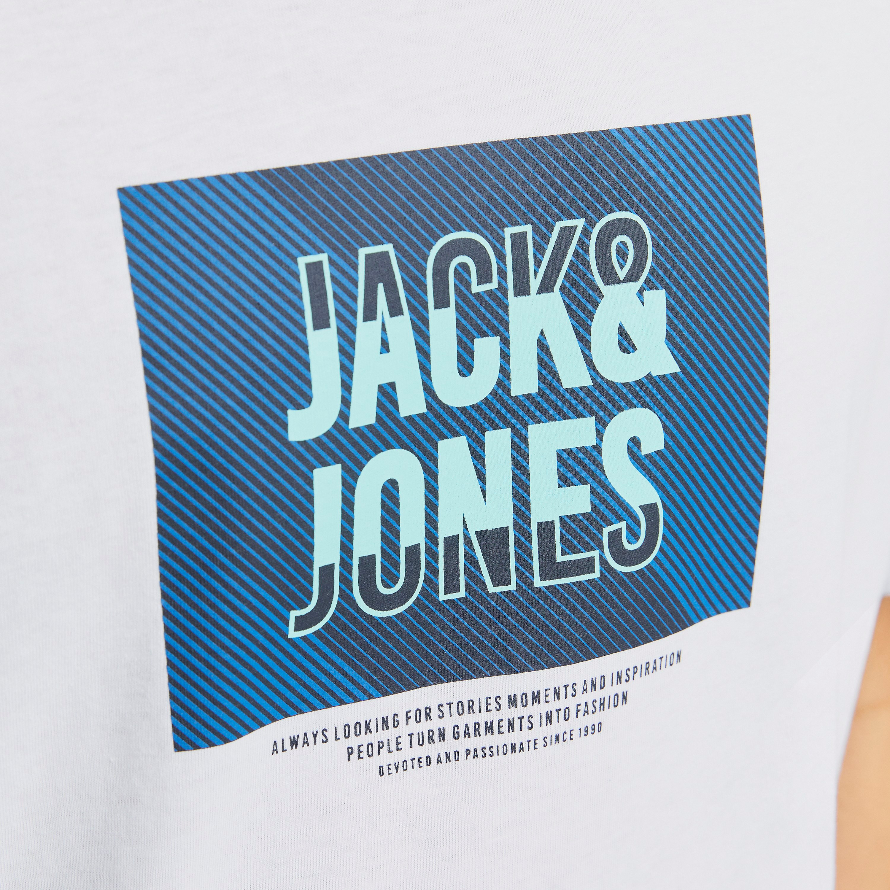 تي شيرت رجالي بأكمام قصيرة ورقبة دائرية وشعار من جاك اند جونز-men-clothing-tshirtsandpolos-tshirts-image-19