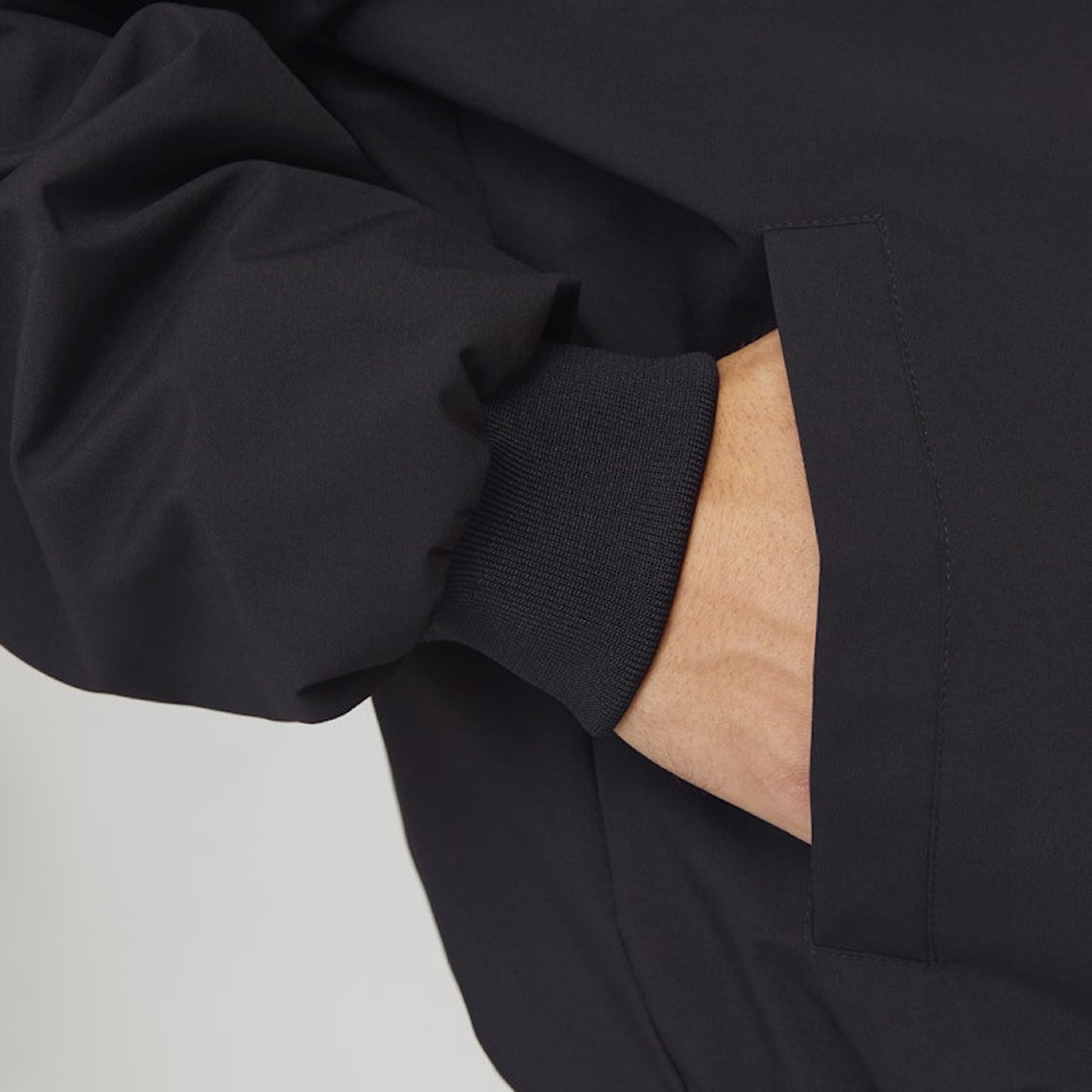 جاكيت بومبر رجالي سادة بياقة قائمة وأكمام طويلة من جاك ان جونز-men-clothing-jacketsandblazers-jackets-image-11