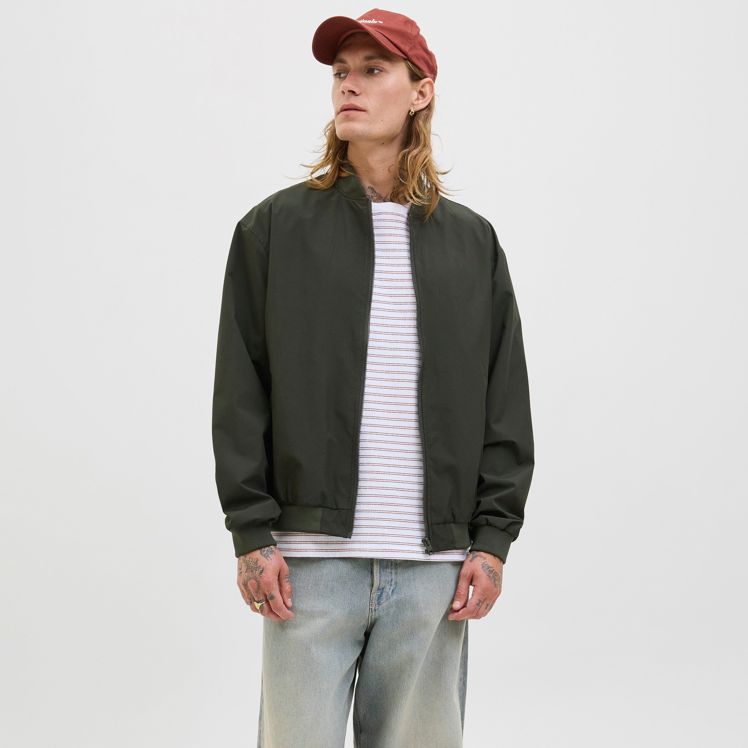 جاكيت بومبر رجالي سادة بياقة قائمة وأكمام طويلة من جاك ان جونز-men-clothing-jacketsandblazers-jackets-image-5
