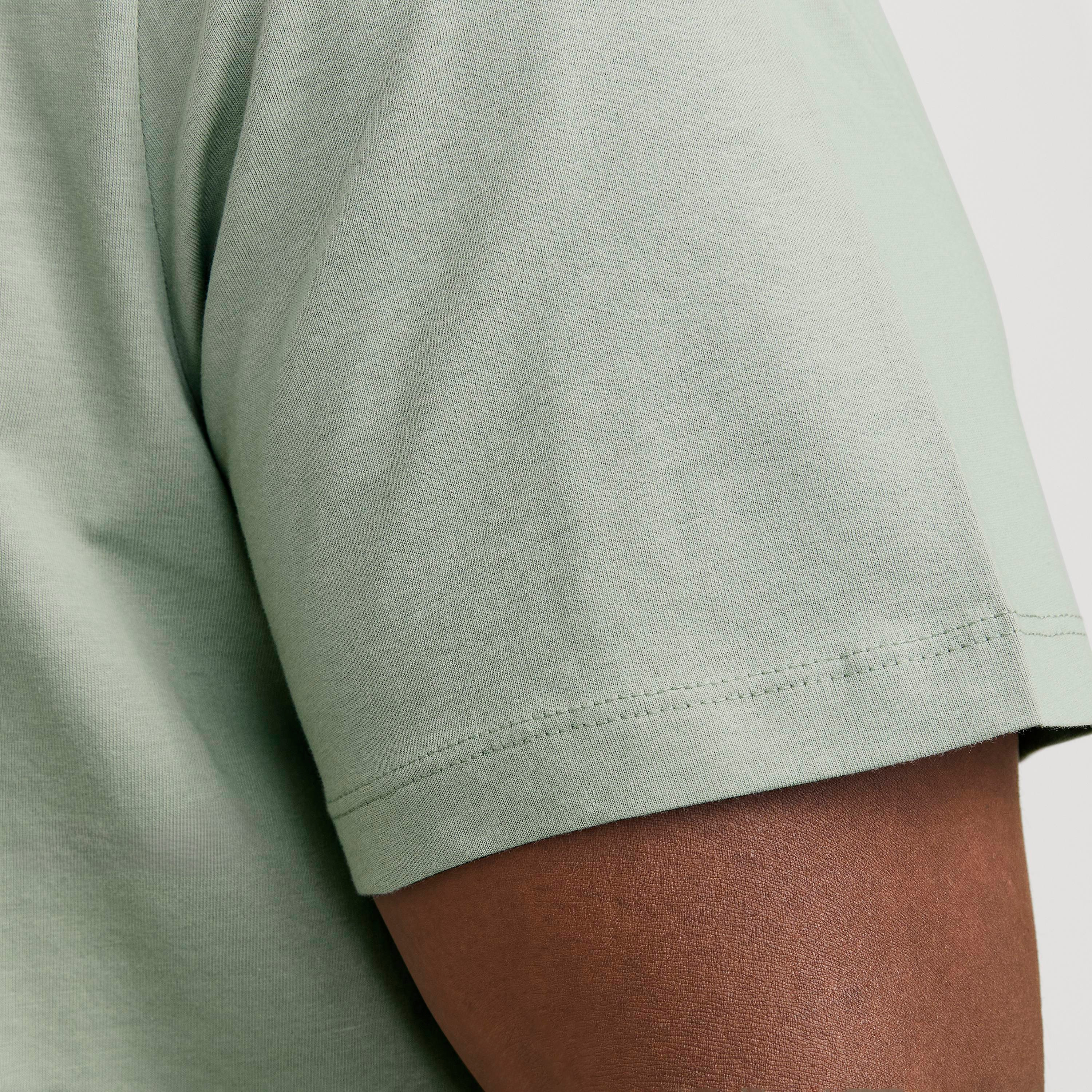 تي شيرت رجالي بأكمام قصيرة ورقبة دائرية وشعار مقاس كبير من جاك اند جونز-men-clothing-tshirtsandpolos-tshirts-image-5