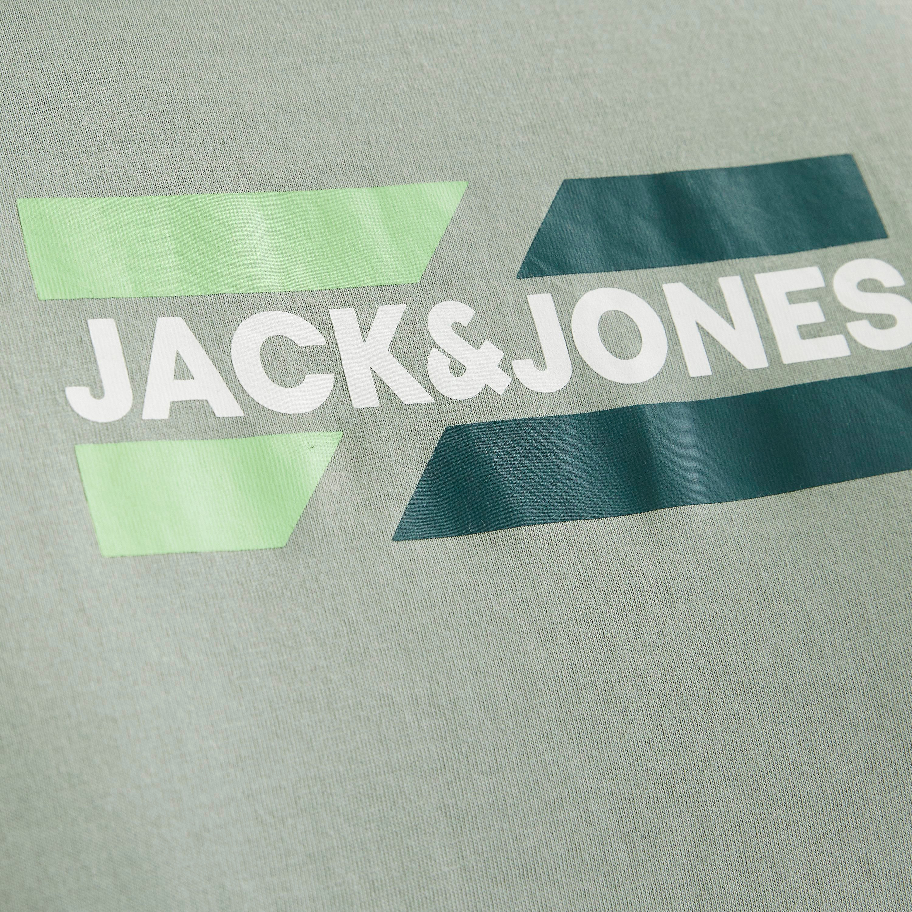 تي شيرت رجالي بأكمام قصيرة ورقبة دائرية وشعار مقاس كبير من جاك اند جونز-men-clothing-tshirtsandpolos-tshirts-image-6