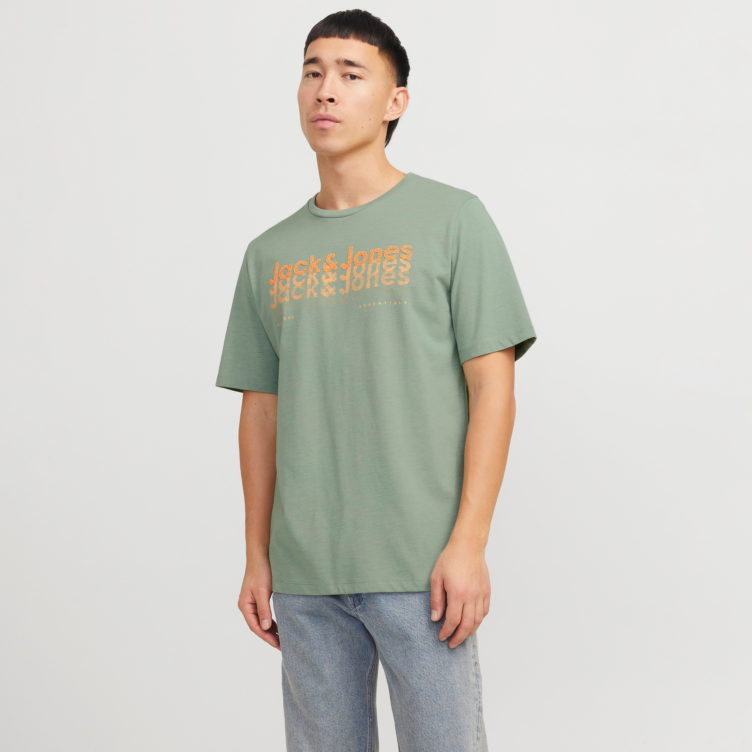 تي شيرت رجالي مطبوع بياقة دائرية وأكمام قصيرة من جاك اند جونز-men-clothing-tshirtsandpolos-tshirts-image-6
