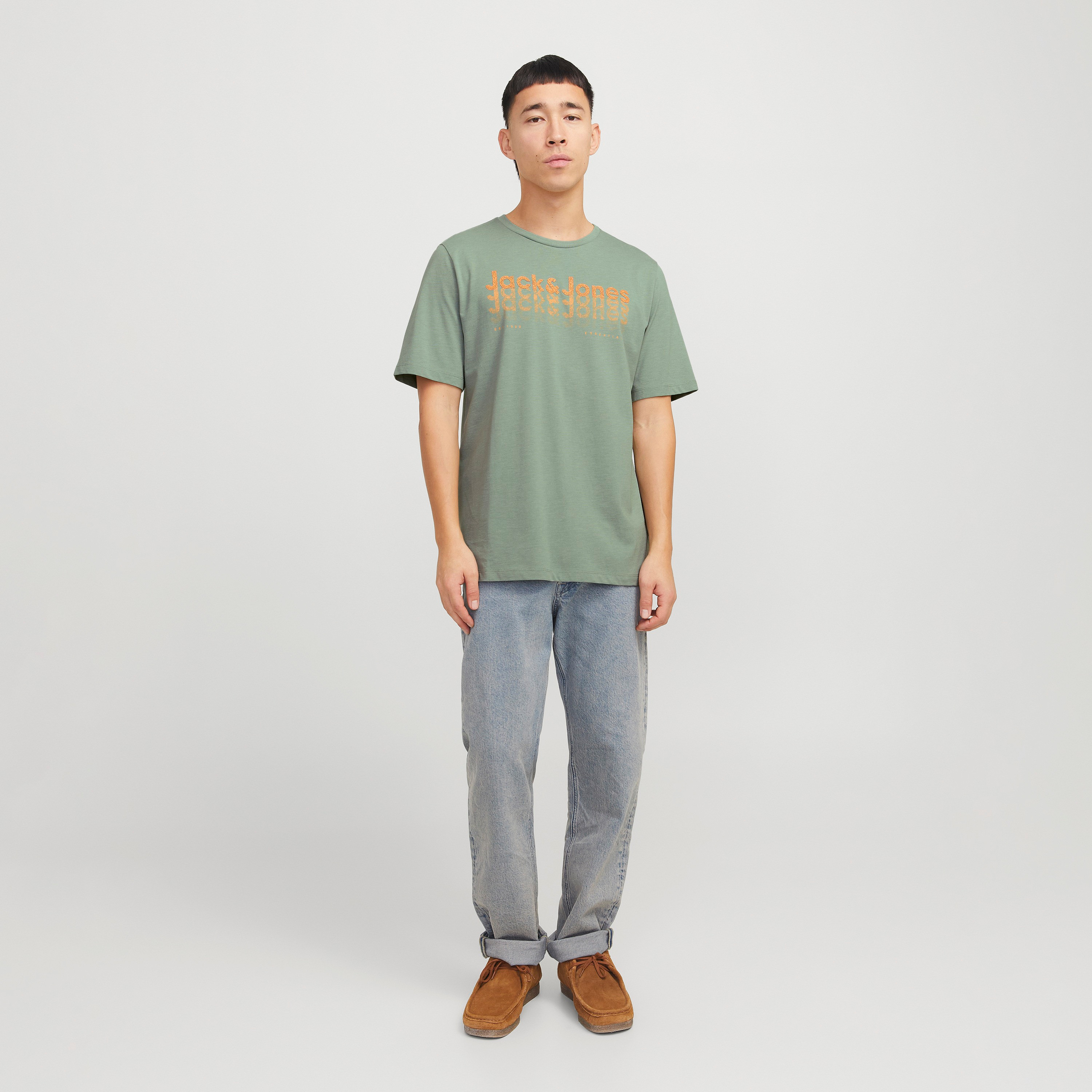 تي شيرت رجالي مطبوع بياقة دائرية وأكمام قصيرة من جاك اند جونز-men-clothing-tshirtsandpolos-tshirts-image-7