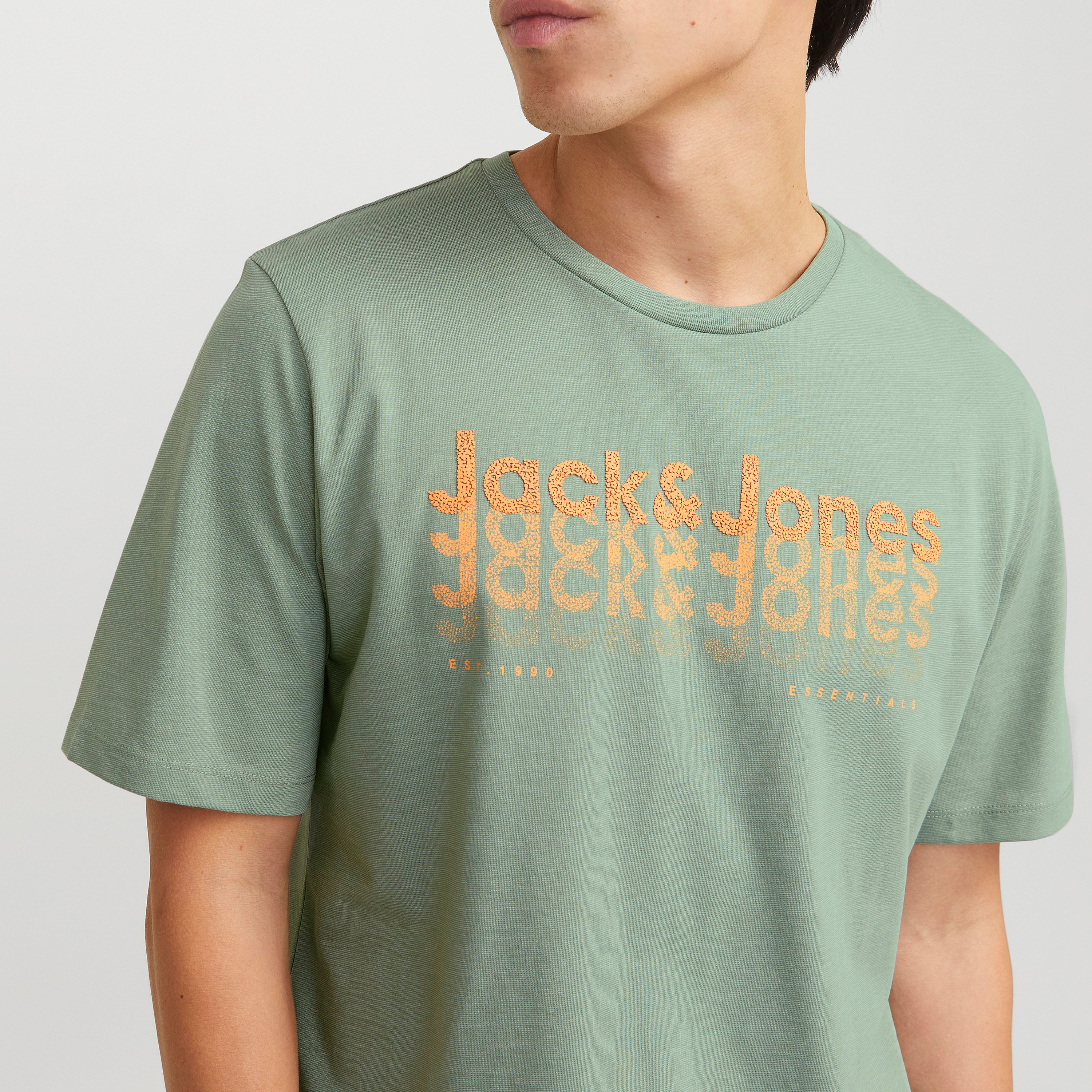 تي شيرت رجالي مطبوع بياقة دائرية وأكمام قصيرة من جاك اند جونز-men-clothing-tshirtsandpolos-tshirts-image-8