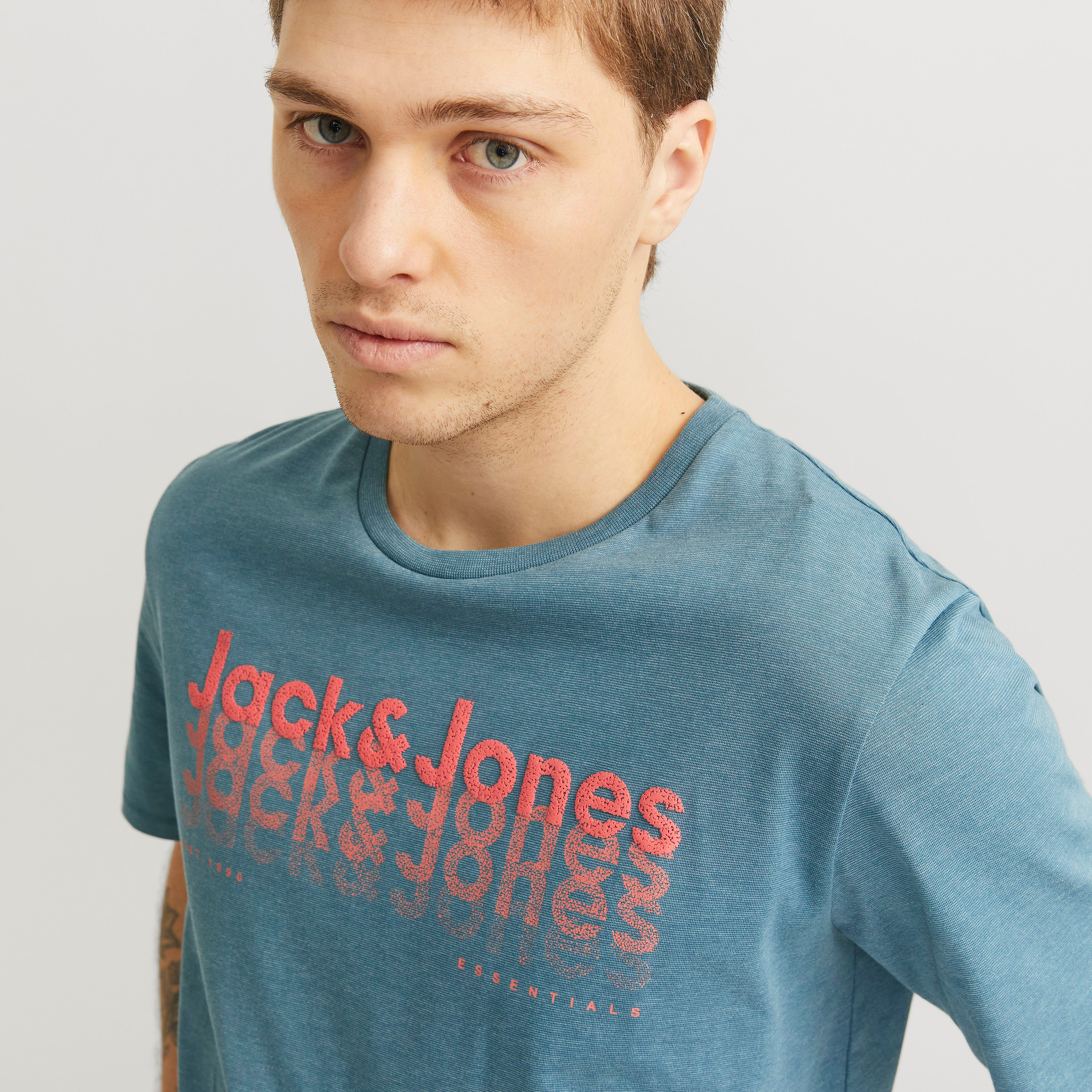 تي شيرت رجالي مطبوع بياقة دائرية وأكمام قصيرة من جاك اند جونز-men-clothing-tshirtsandpolos-tshirts-image-13