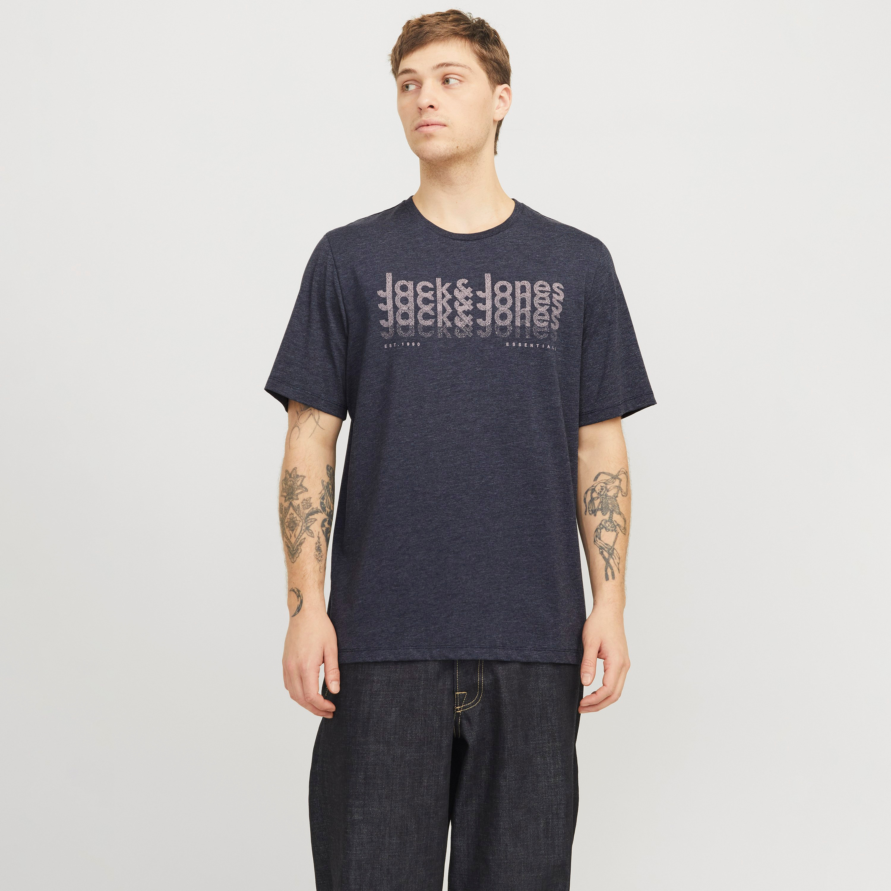 تي شيرت رجالي مطبوع بياقة دائرية وأكمام قصيرة من جاك اند جونز-men-clothing-tshirtsandpolos-tshirts-image-1