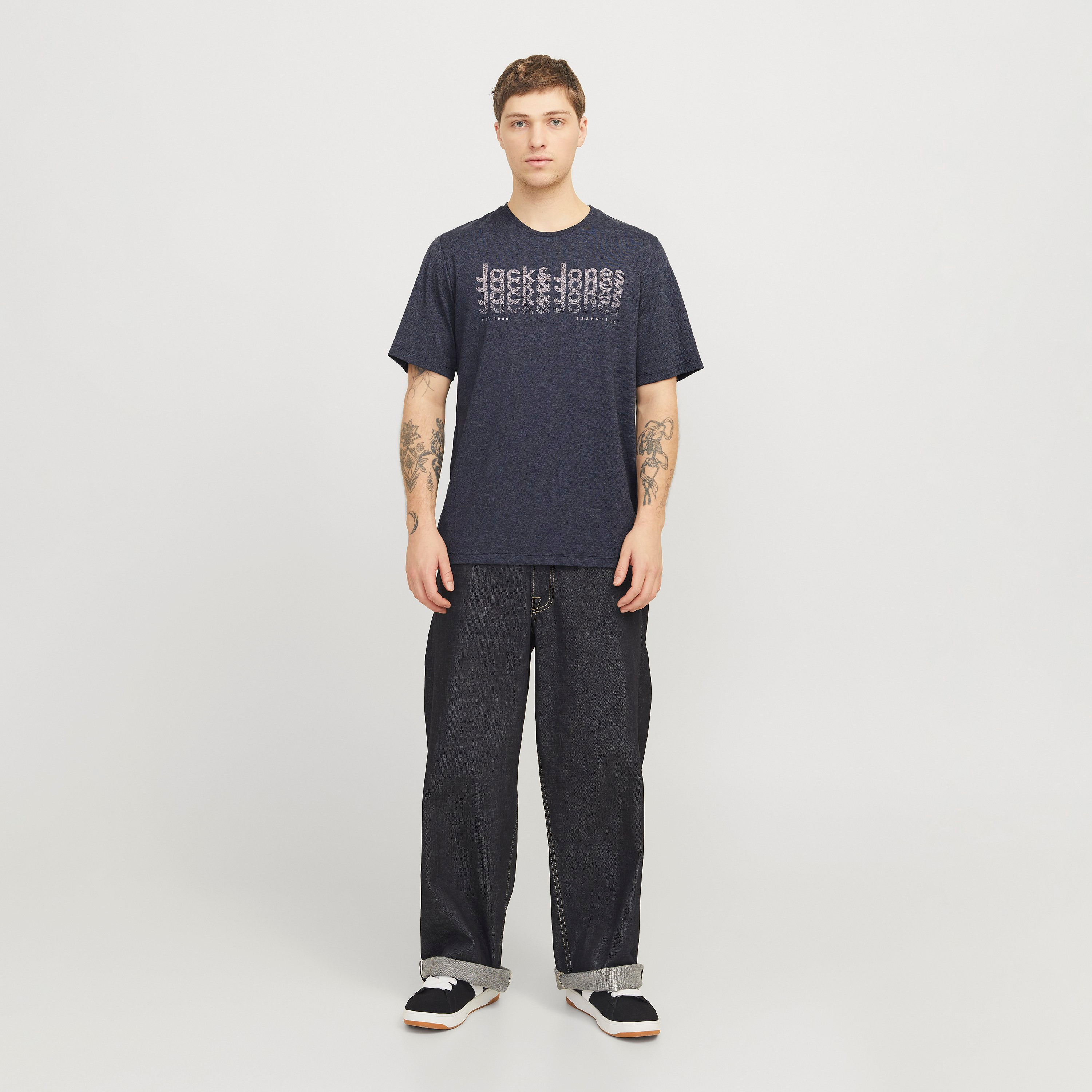تي شيرت رجالي مطبوع بياقة دائرية وأكمام قصيرة من جاك اند جونز-men-clothing-tshirtsandpolos-tshirts-image-2