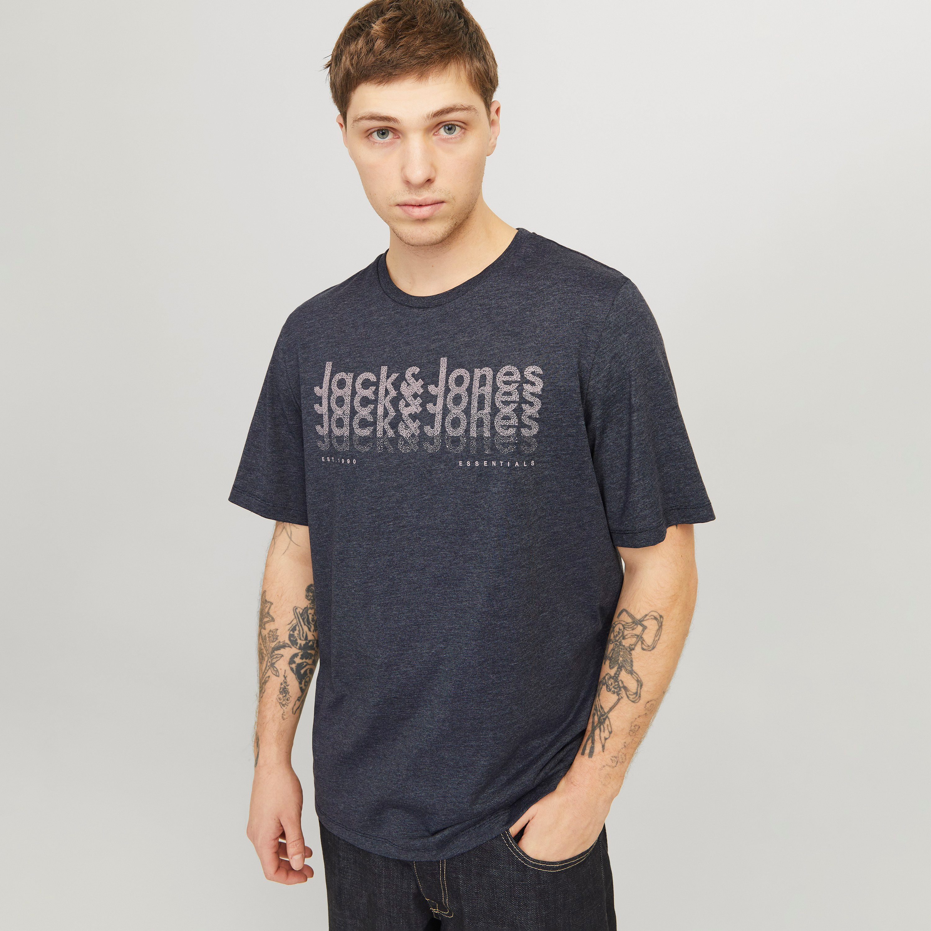 تي شيرت رجالي مطبوع بياقة دائرية وأكمام قصيرة من جاك اند جونز-men-clothing-tshirtsandpolos-tshirts-image-3
