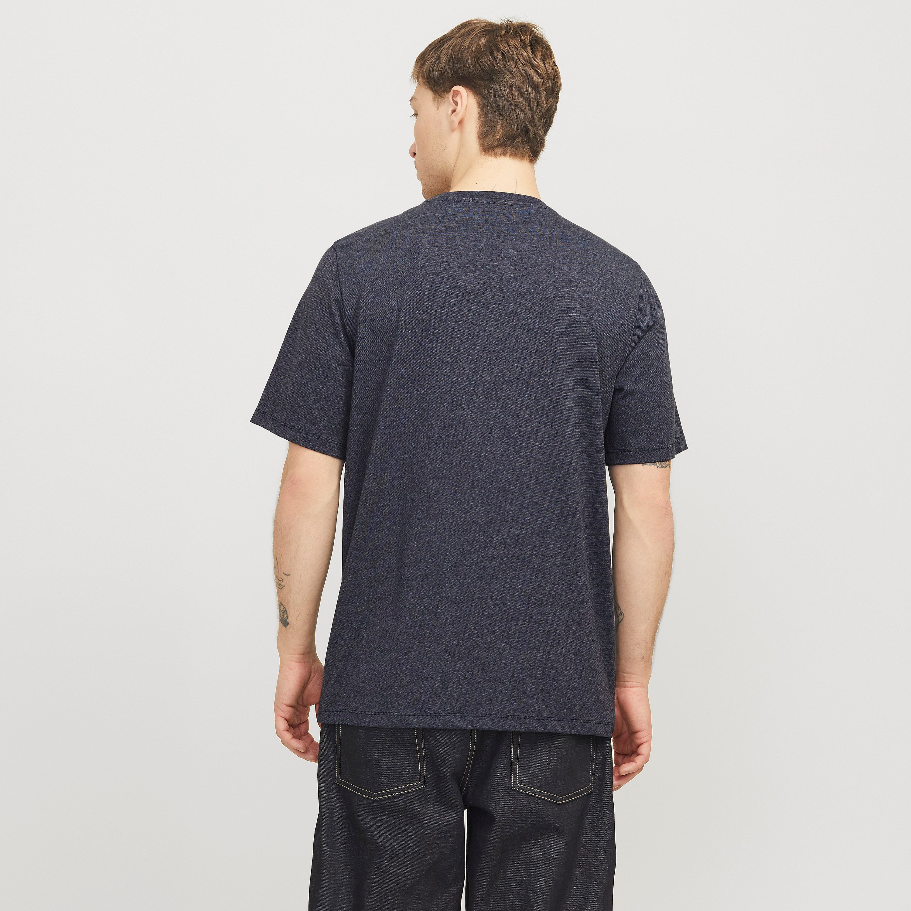 تي شيرت رجالي مطبوع بياقة دائرية وأكمام قصيرة من جاك اند جونز-men-clothing-tshirtsandpolos-tshirts-image-5