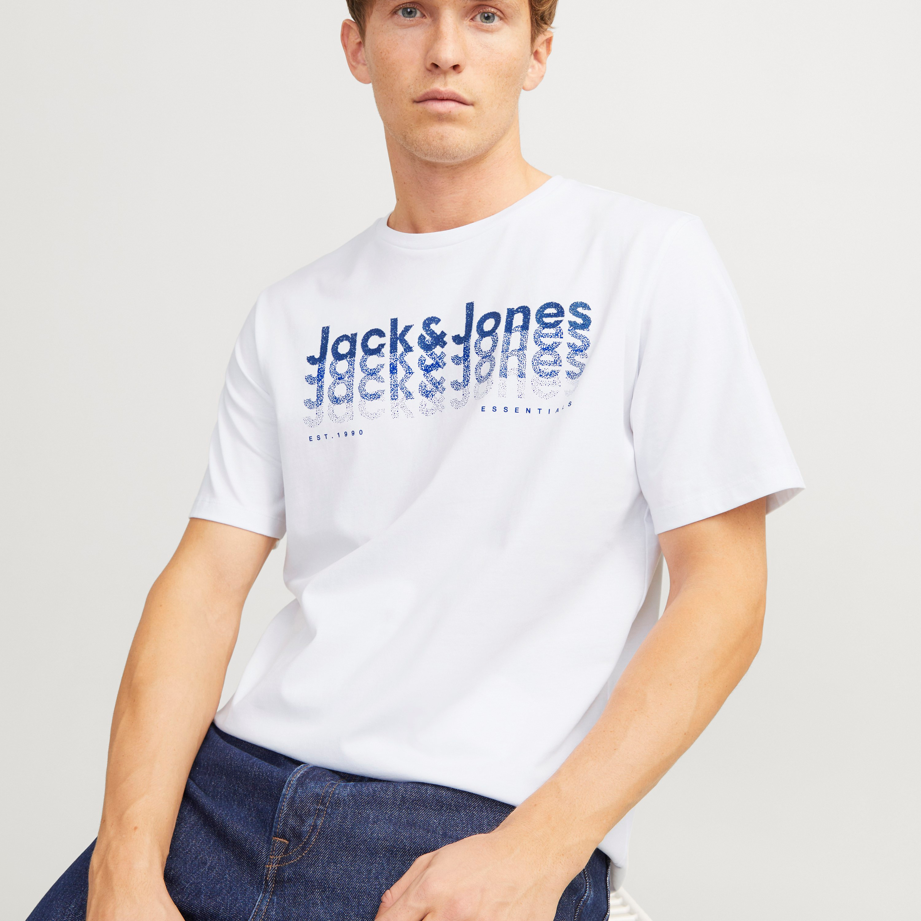 تي شيرت رجالي مطبوع بياقة دائرية وأكمام قصيرة من جاك اند جونز-men-clothing-tshirtsandpolos-tshirts-image-17