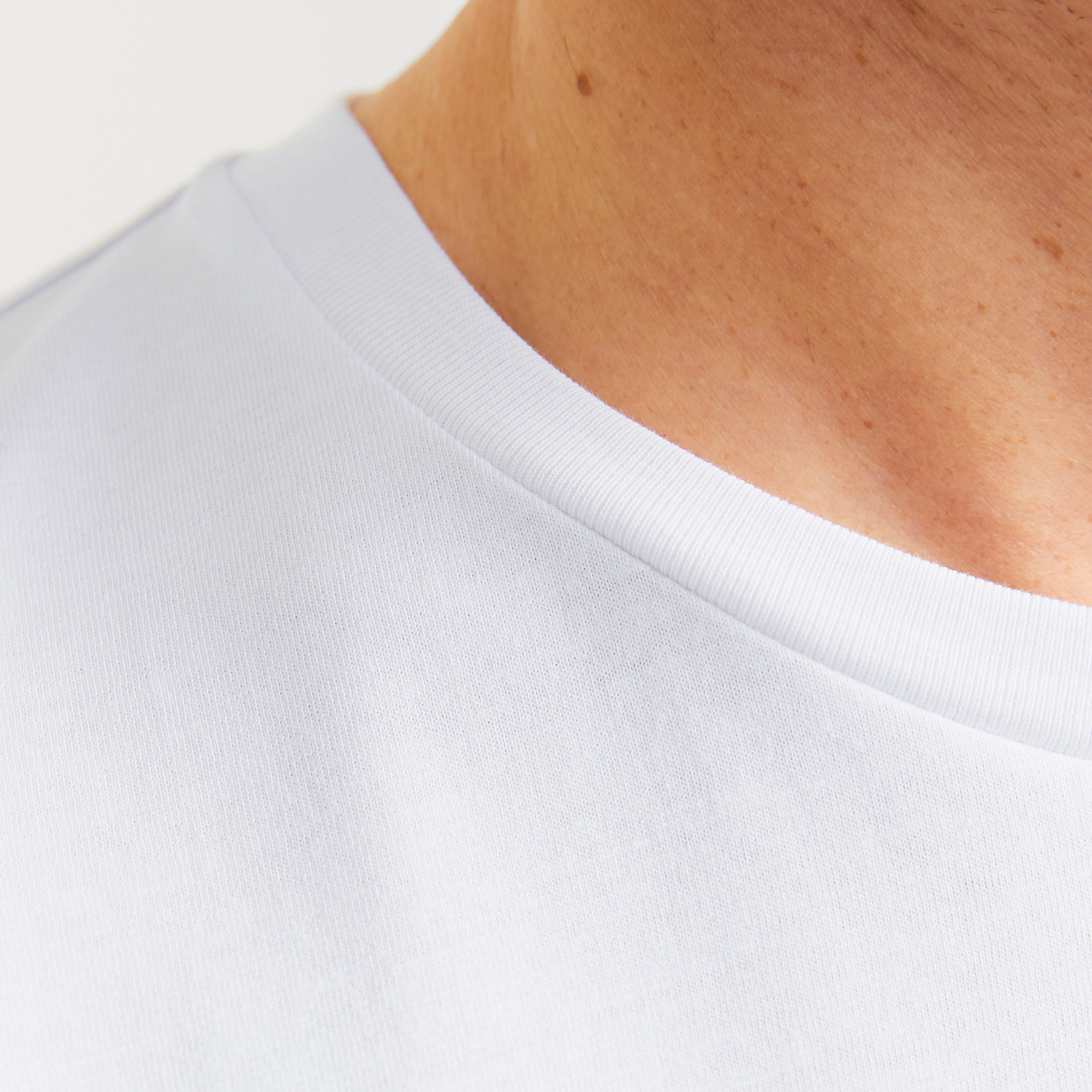 تي شيرت رجالي مطبوع بياقة دائرية وأكمام قصيرة من جاك اند جونز-men-clothing-tshirtsandpolos-tshirts-image-18