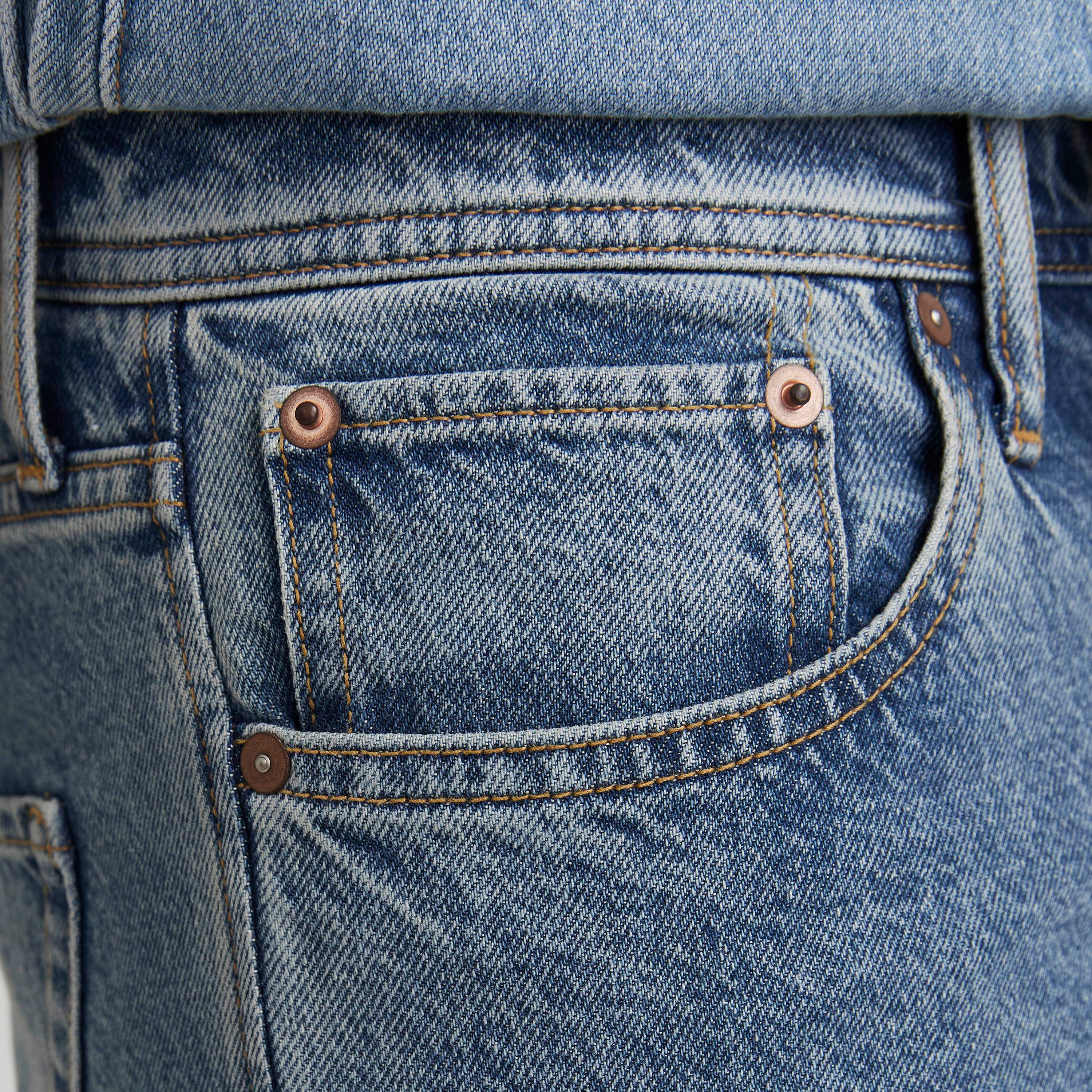 جينز رجالي جاك آند جونز بقصة واسعة (باجي) بخمسة جيوب وخصر مرتفع-men-clothing-bottoms-jeans-image-3