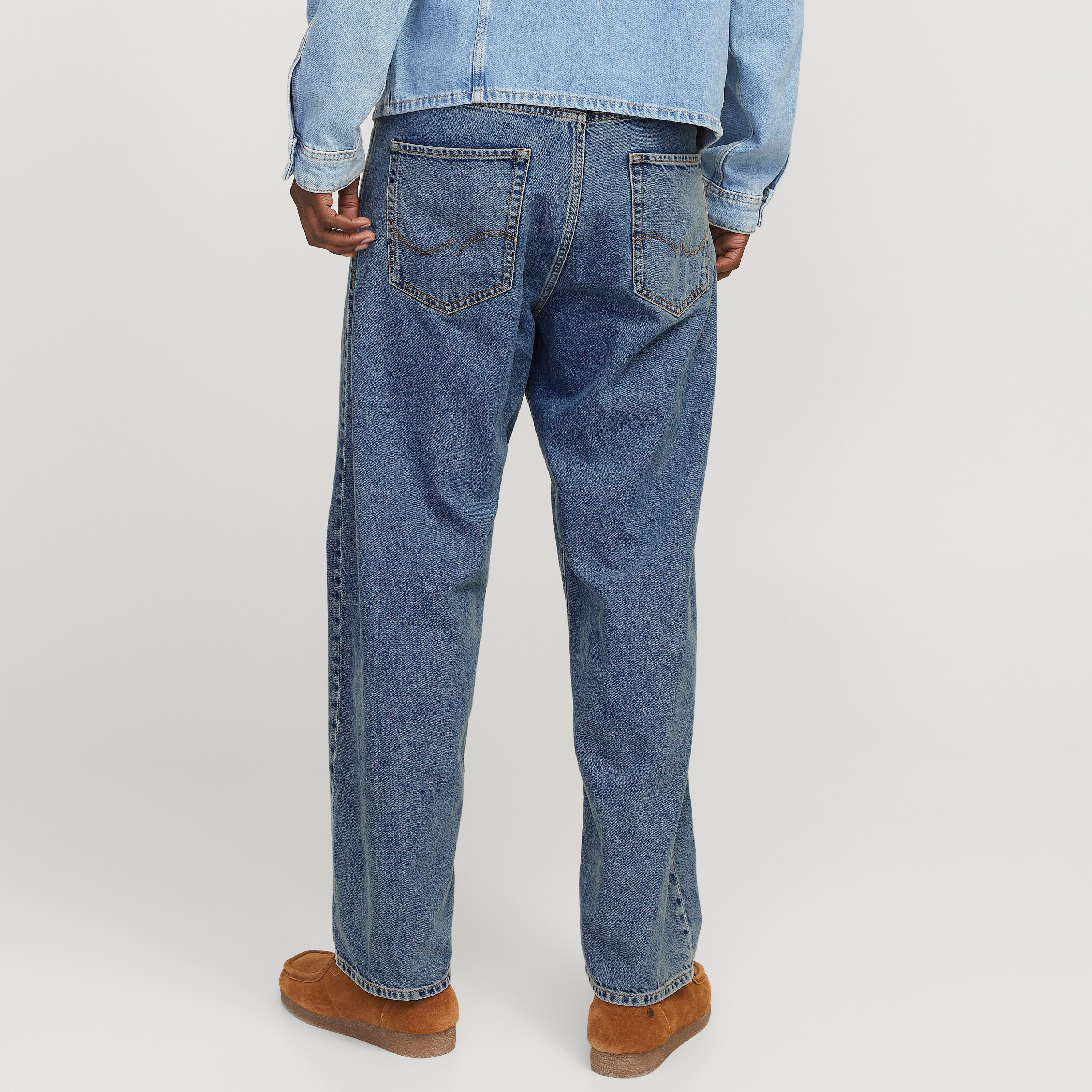 جينز رجالي جاك آند جونز بقصة واسعة (باجي) بخمسة جيوب وخصر مرتفع-men-clothing-bottoms-jeans-image-4