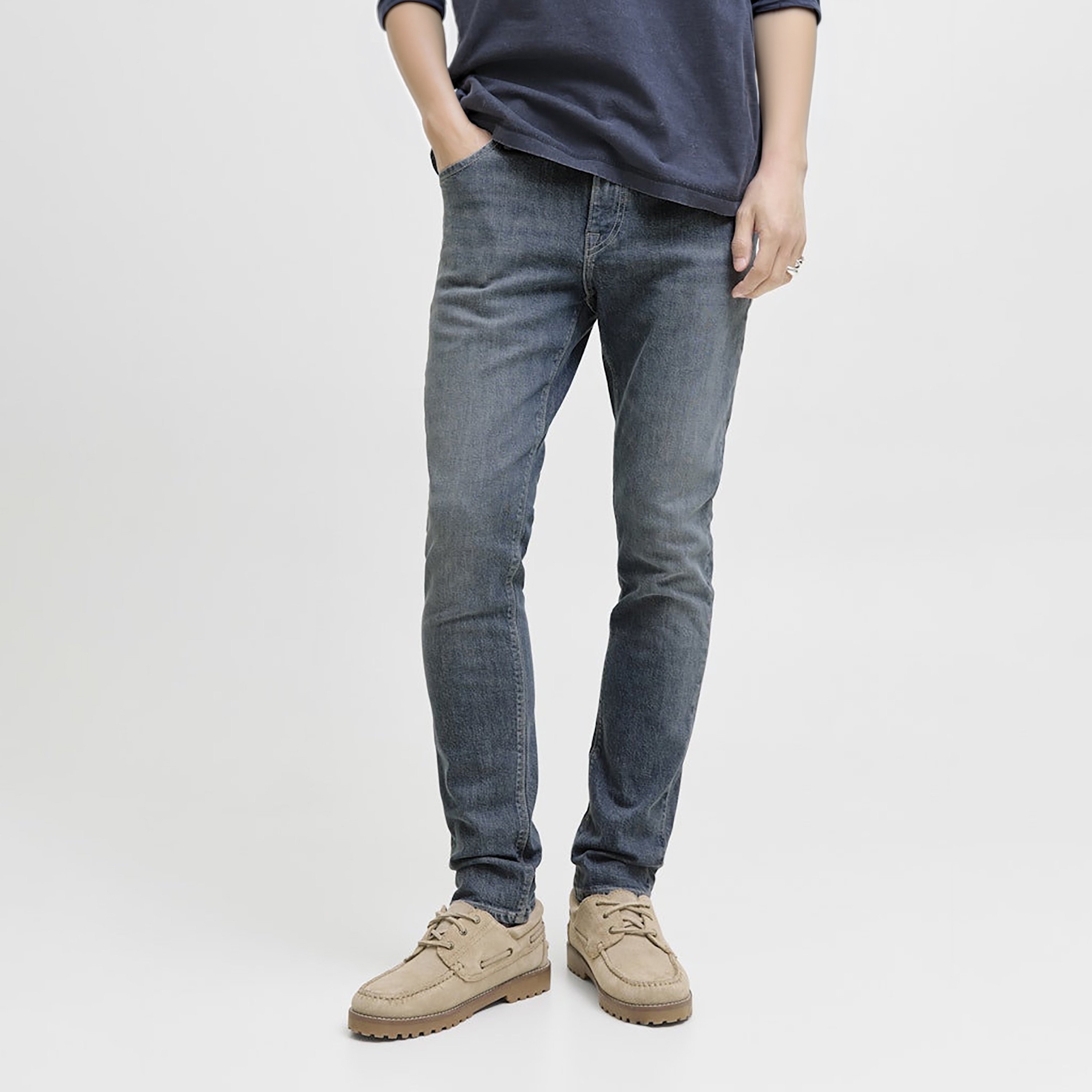 بنطلون جينز رجالي ضيق بخصر منخفض وغسيل حجري من جاك آند جونز-men-clothing-bottoms-jeans-image-1