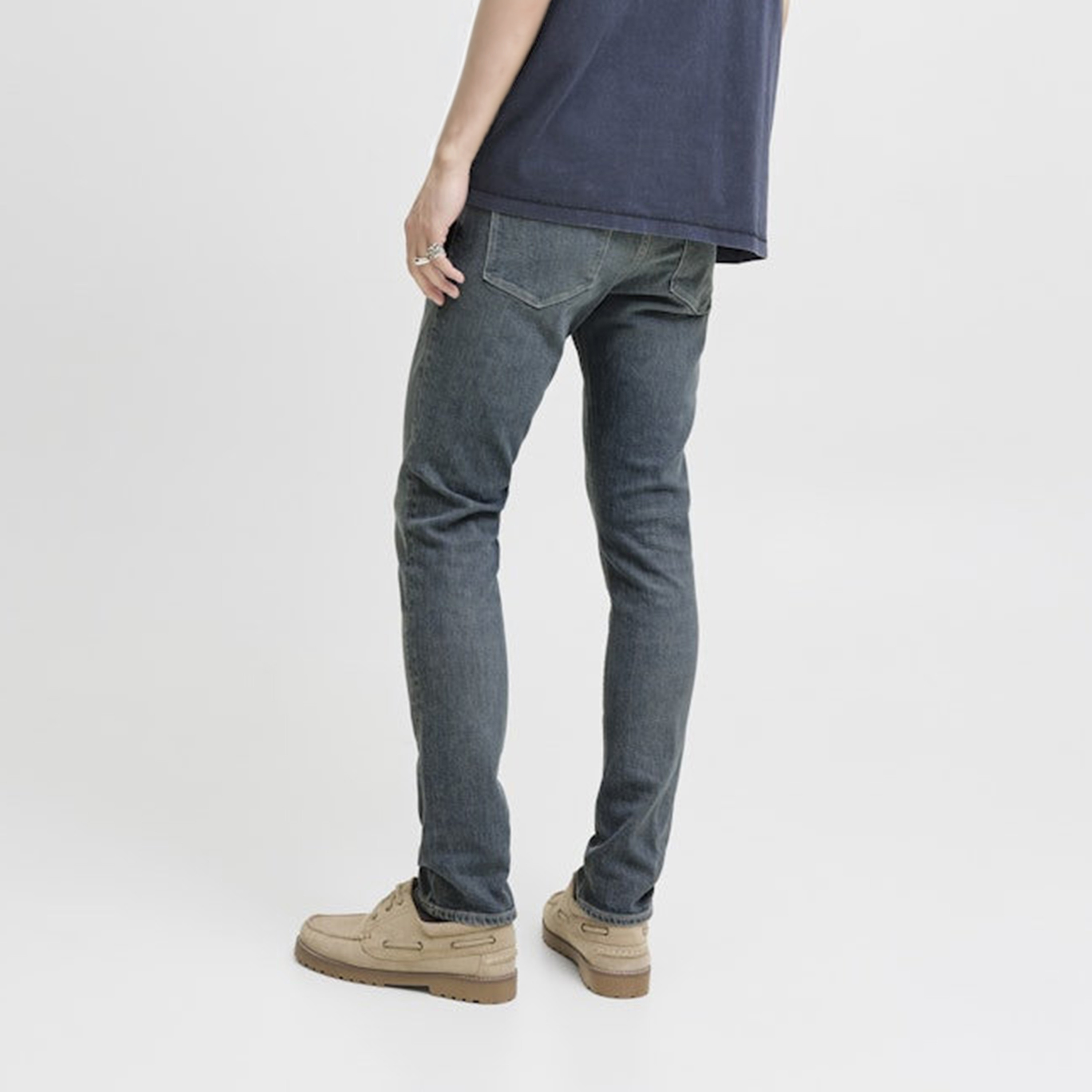 بنطلون جينز رجالي ضيق بخصر منخفض وغسيل حجري من جاك آند جونز-men-clothing-bottoms-jeans-image-4