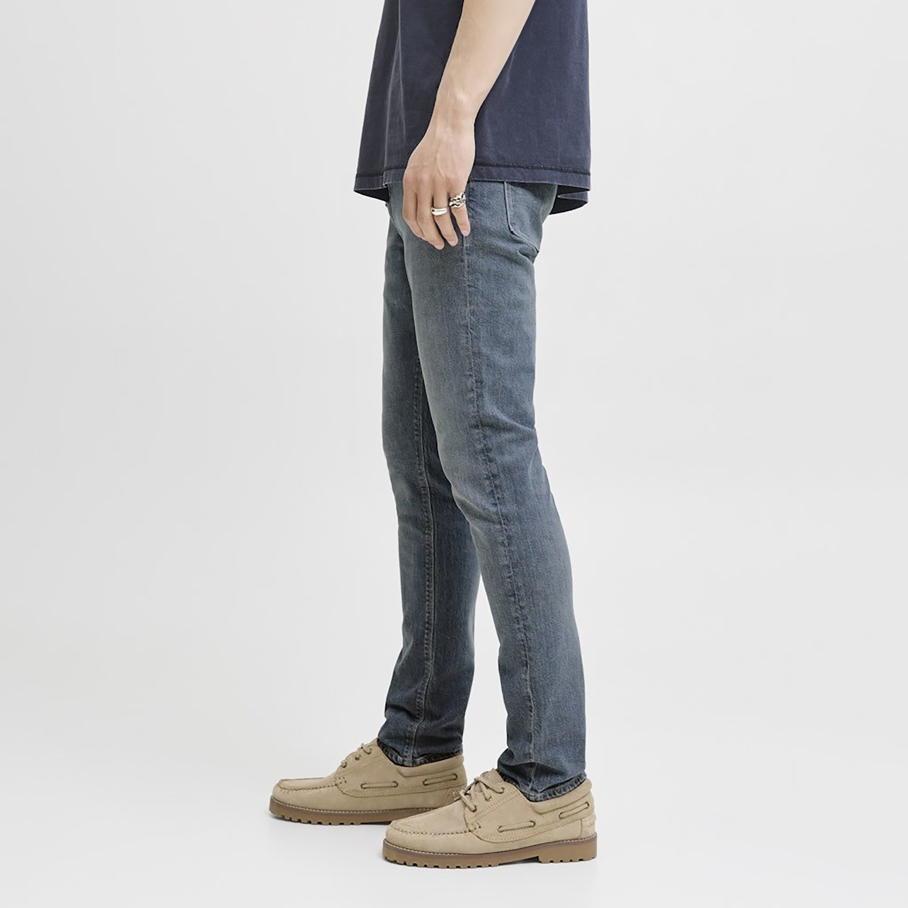 بنطلون جينز رجالي ضيق بخصر منخفض وغسيل حجري من جاك آند جونز-men-clothing-bottoms-jeans-image-6