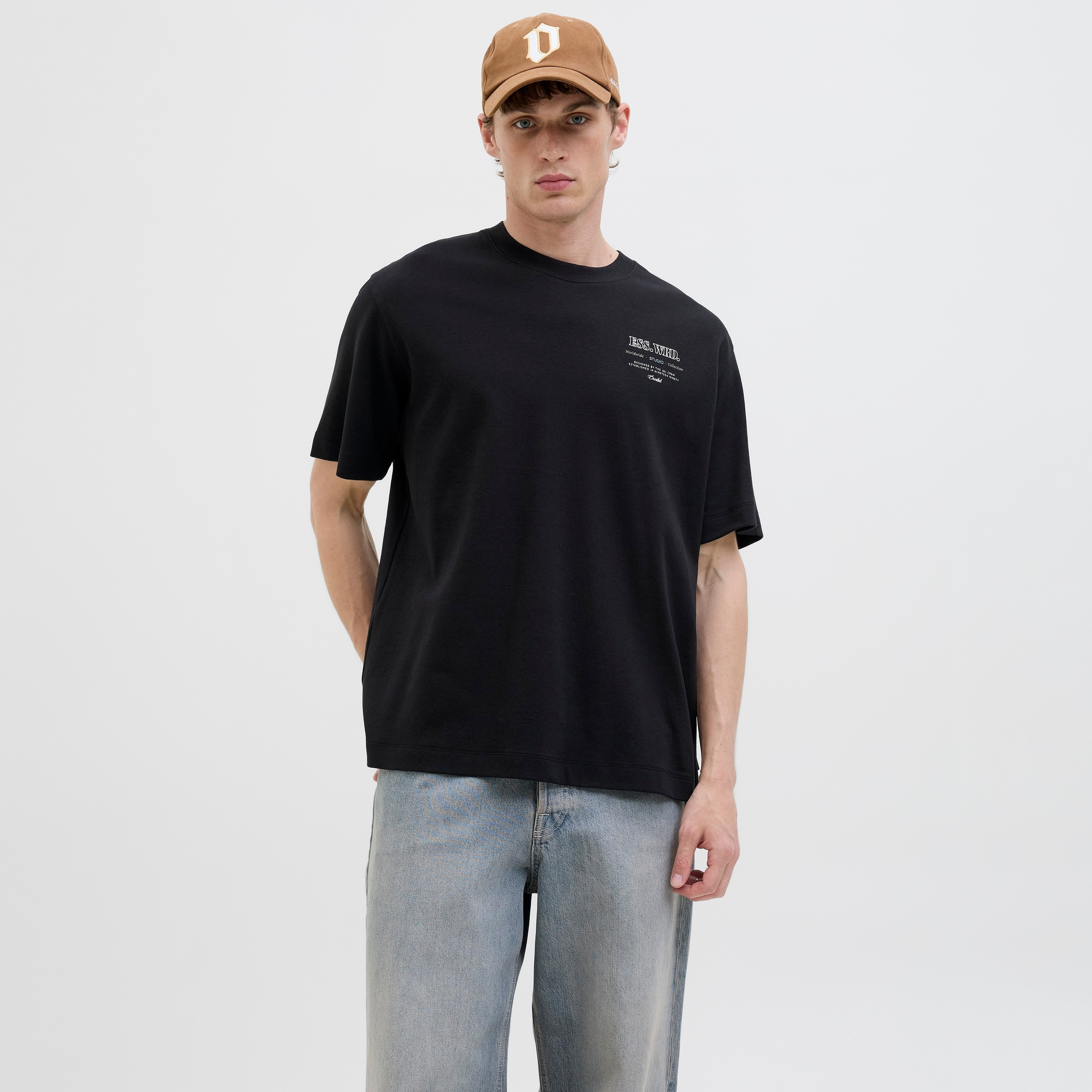 تيشيرت رجالي مطبوع بنص بياقة دائرية وأكمام قصيرة من جاك ان جونز-men-clothing-tshirtsandpolos-tshirts-image-13