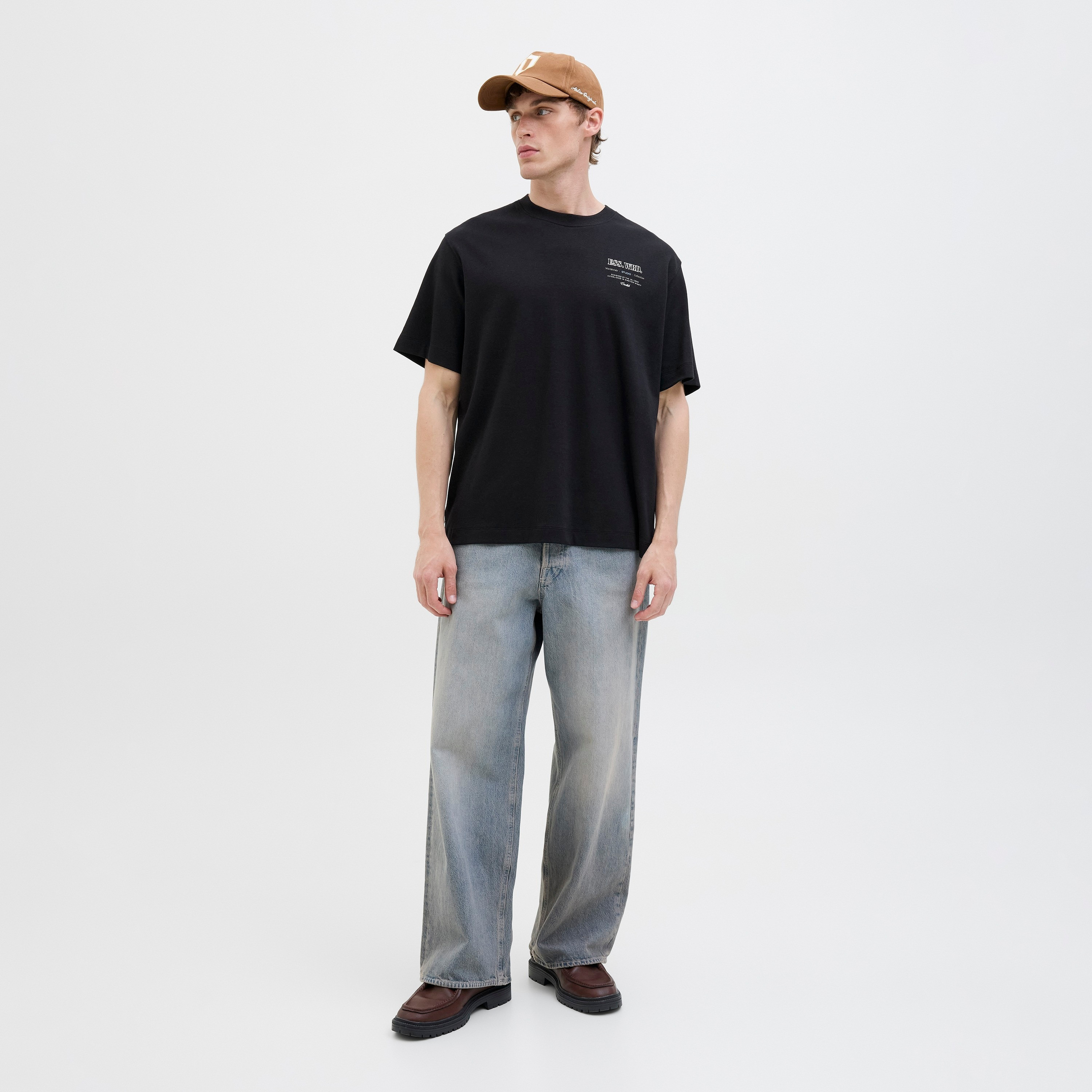 تيشيرت رجالي مطبوع بنص بياقة دائرية وأكمام قصيرة من جاك ان جونز-men-clothing-tshirtsandpolos-tshirts-image-14