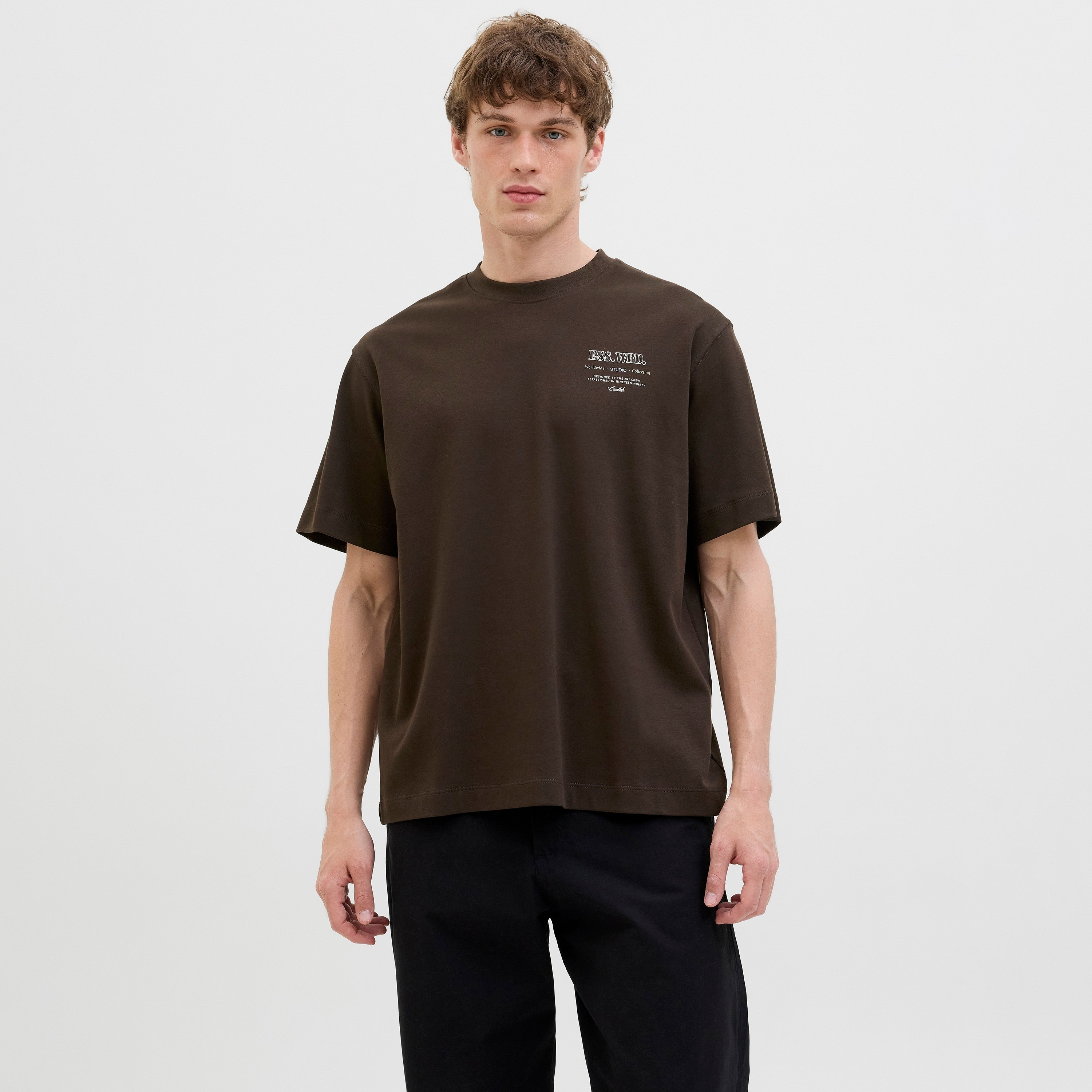 تيشيرت رجالي مطبوع بنص بياقة دائرية وأكمام قصيرة من جاك ان جونز-men-clothing-tshirtsandpolos-tshirts-image-5