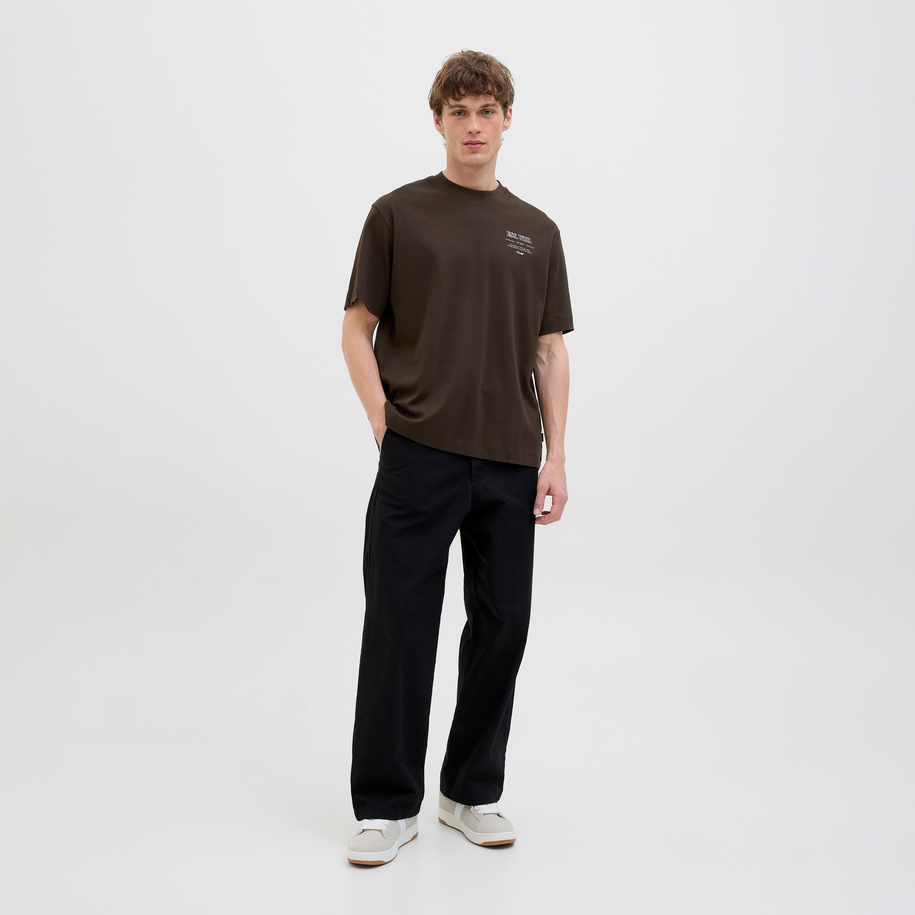 تيشيرت رجالي مطبوع بنص بياقة دائرية وأكمام قصيرة من جاك ان جونز-men-clothing-tshirtsandpolos-tshirts-image-6