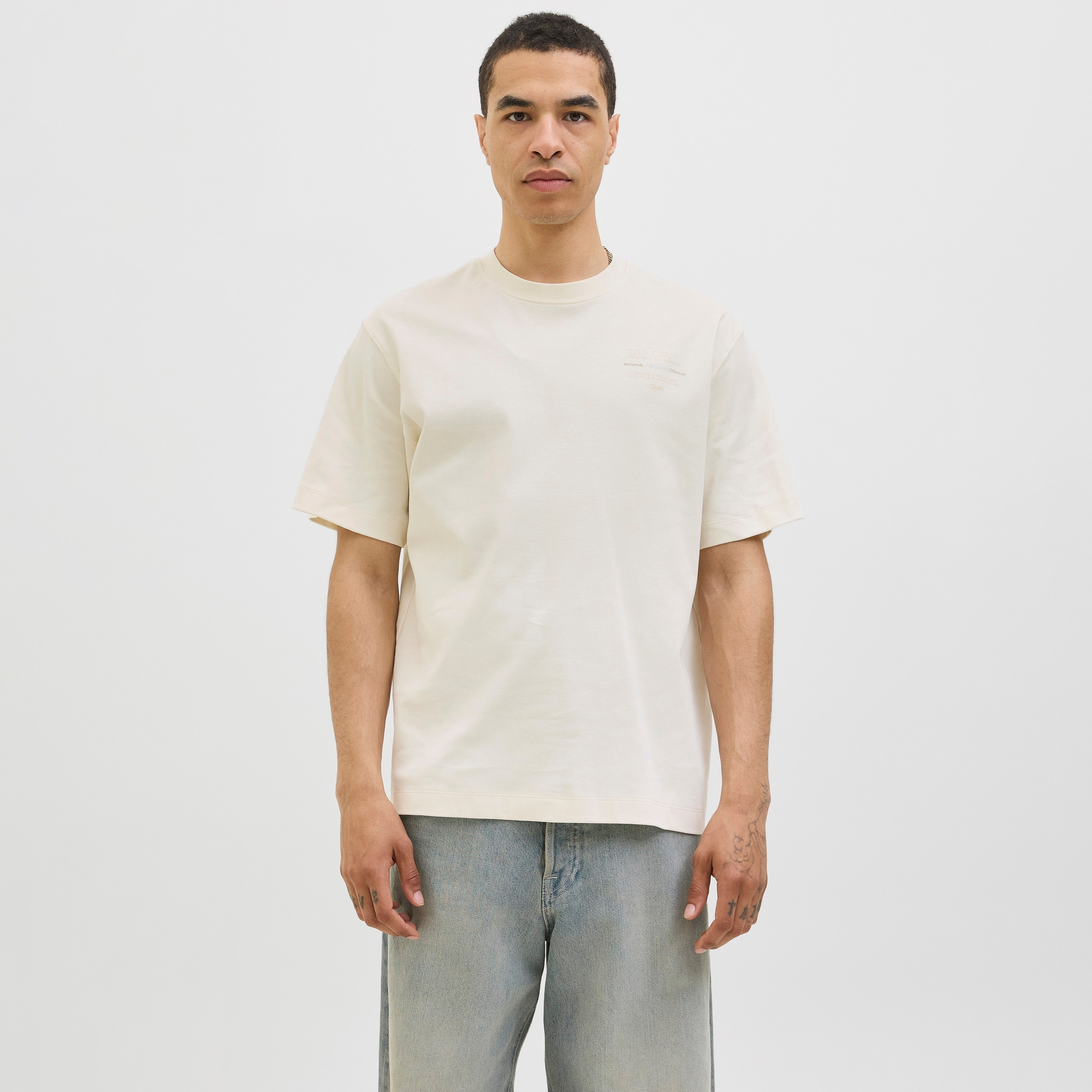 تيشيرت رجالي مطبوع بنص بياقة دائرية وأكمام قصيرة من جاك ان جونز-men-clothing-tshirtsandpolos-tshirts-image-1