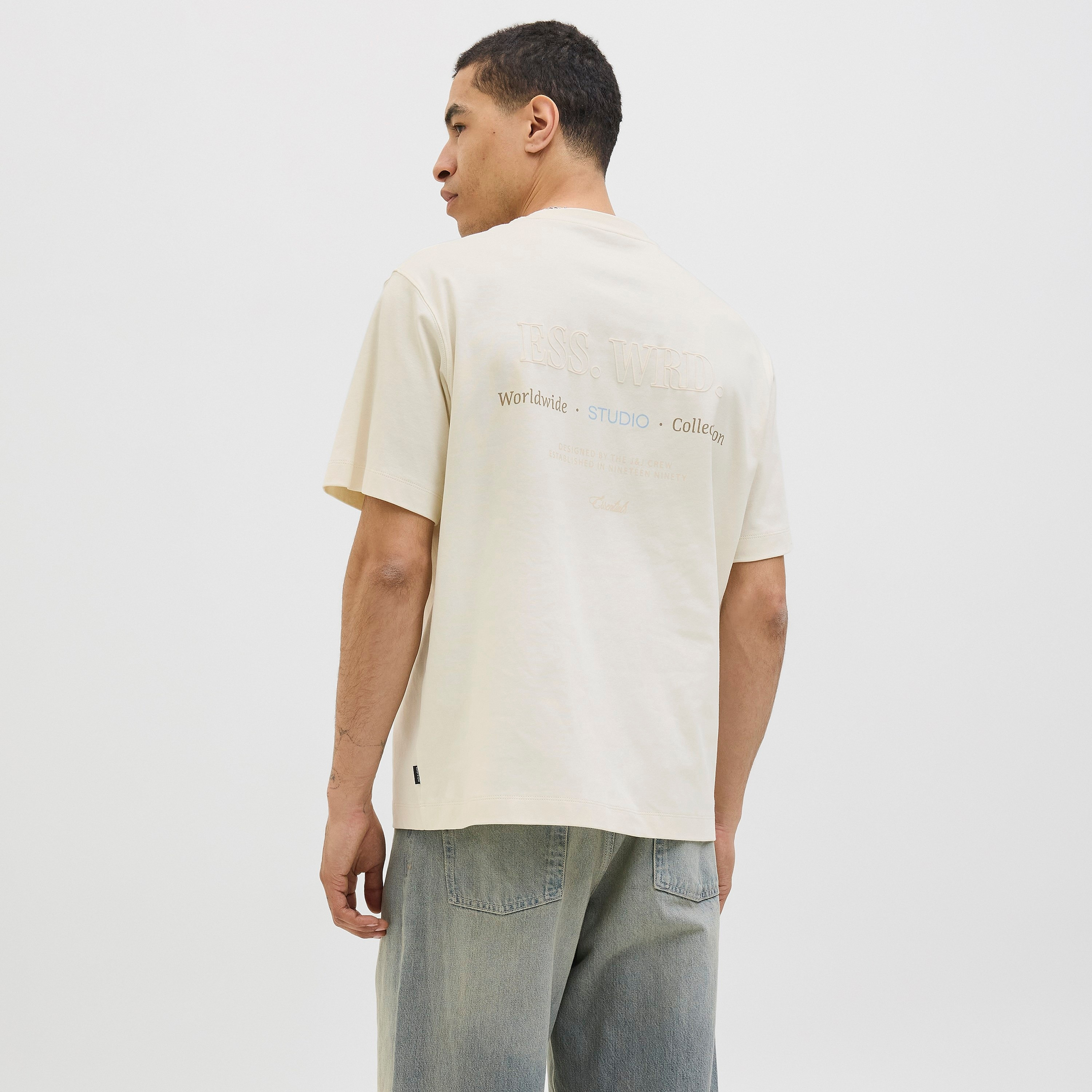 تيشيرت رجالي مطبوع بنص بياقة دائرية وأكمام قصيرة من جاك ان جونز-men-clothing-tshirtsandpolos-tshirts-image-4