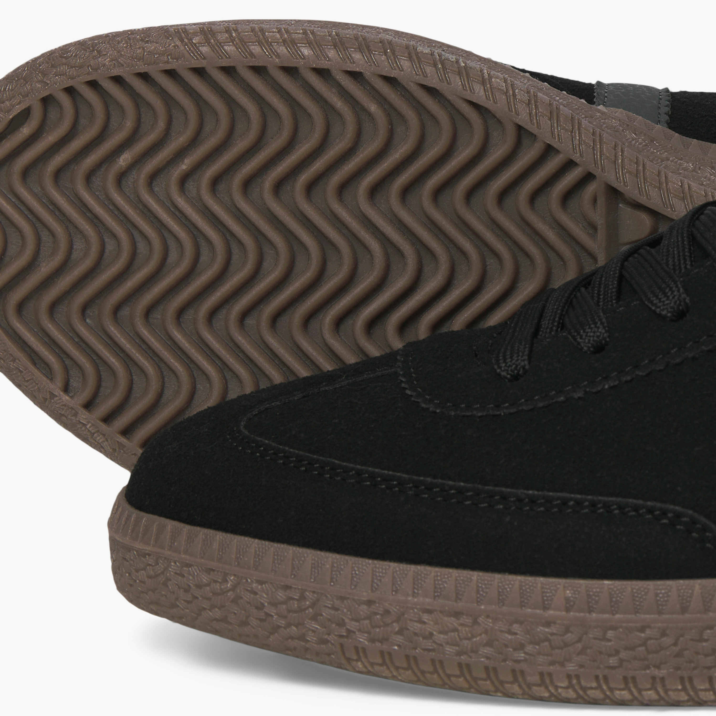 حذاء رياضي رجالي برباط منخفض من جاك اند جونز | 12271083-men-shoes-sneakers-image-2